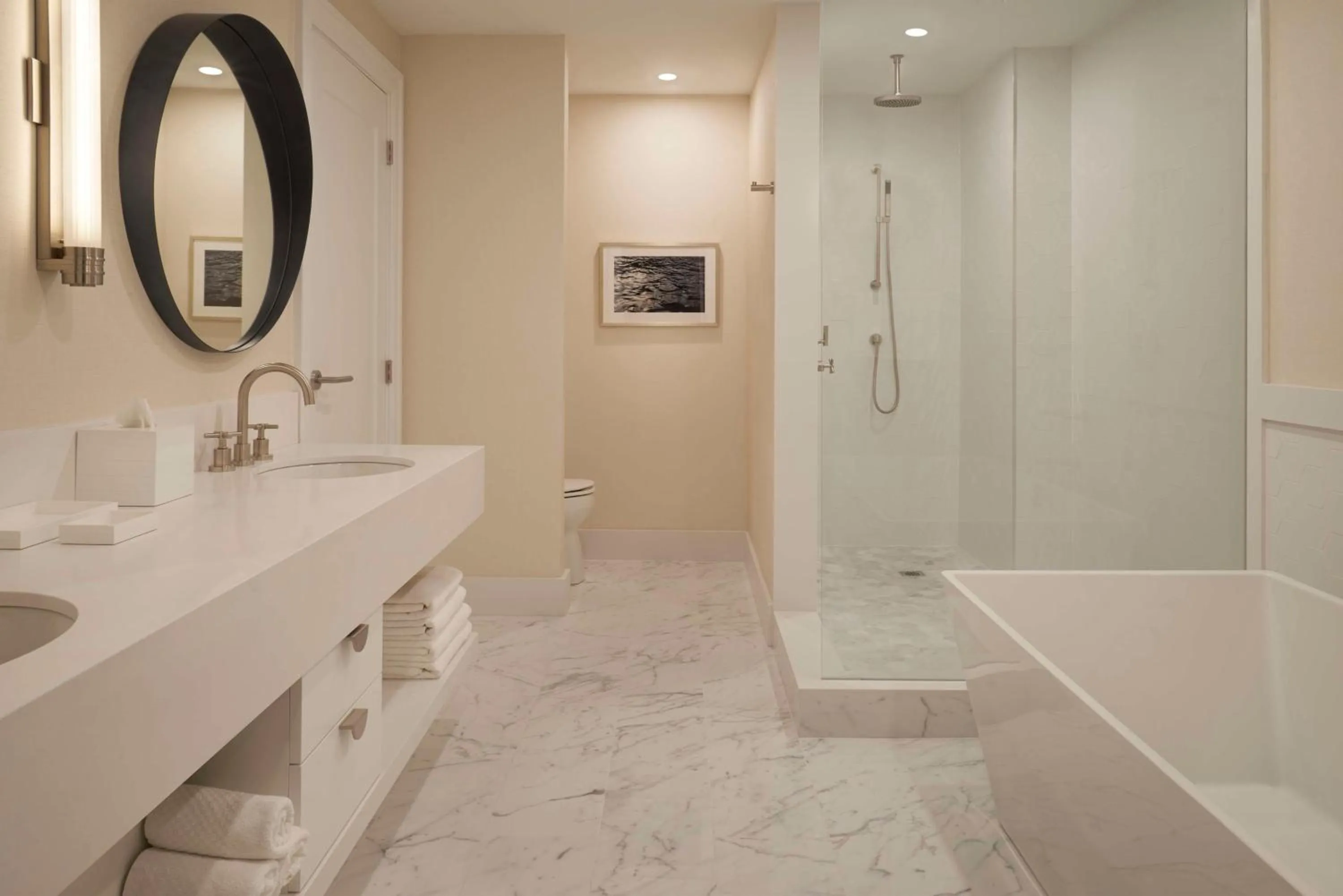 Bathroom in Hilton Toronto