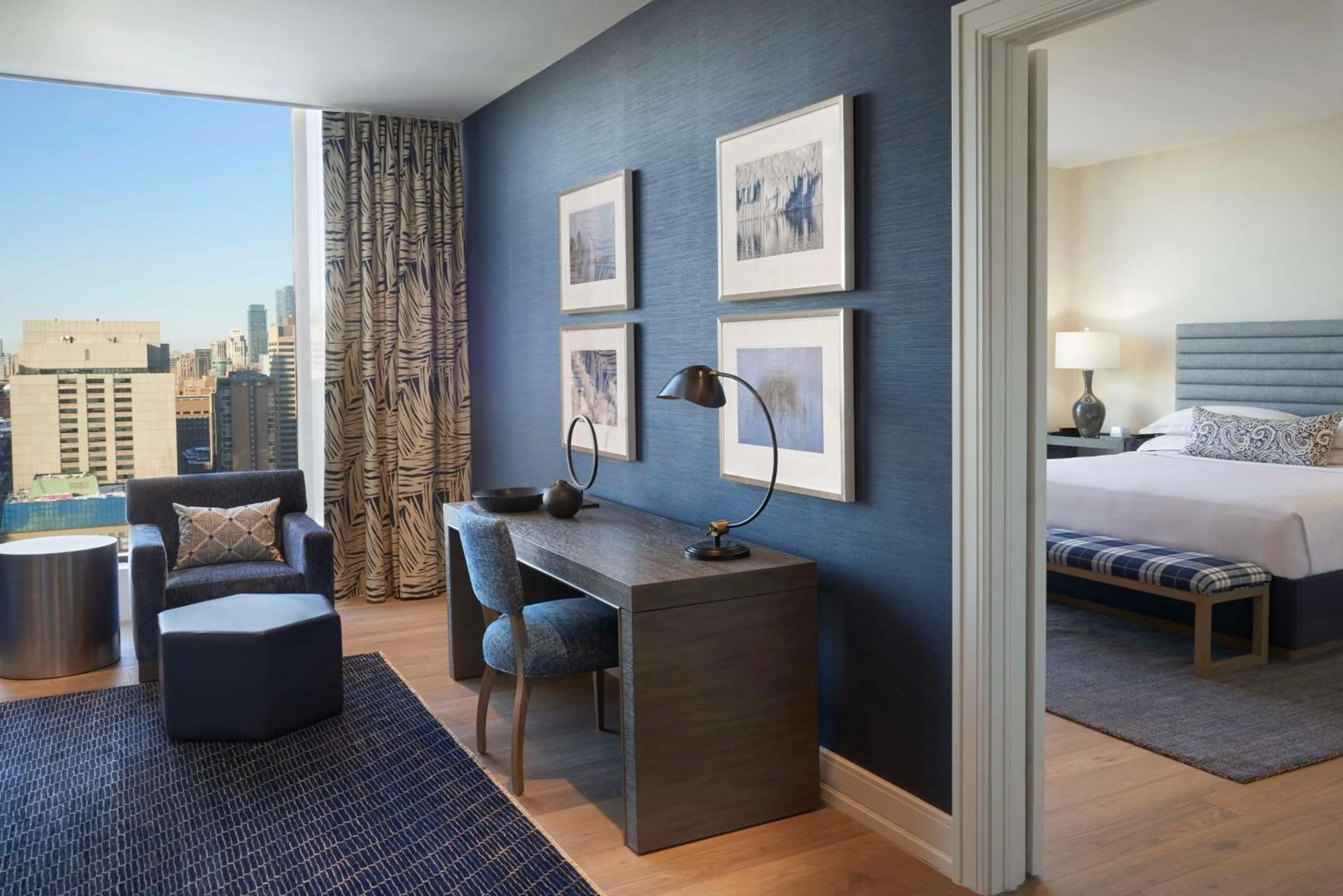 Bedroom, Bed in Hilton Toronto