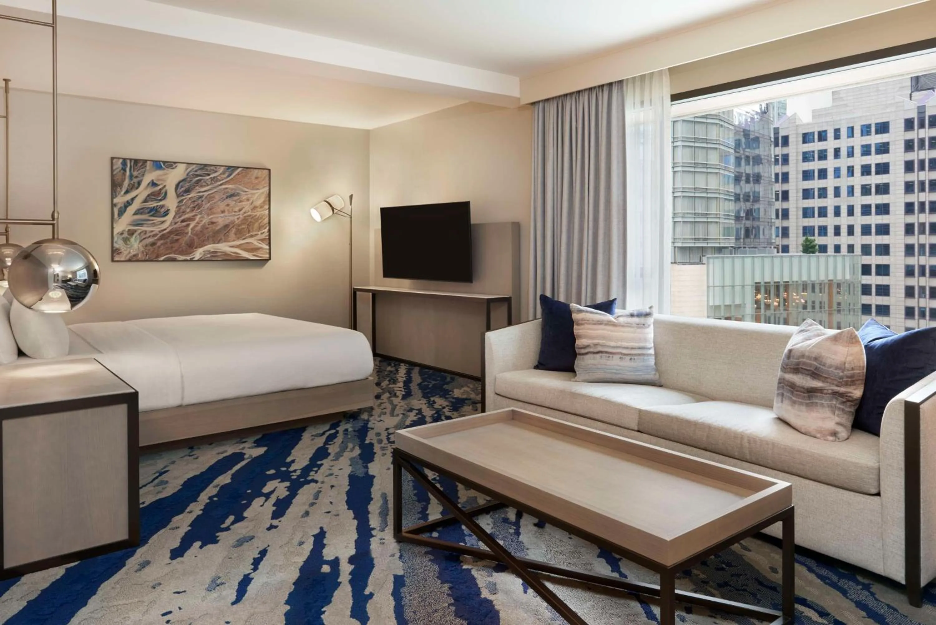 Bedroom, Bed in Hilton Toronto