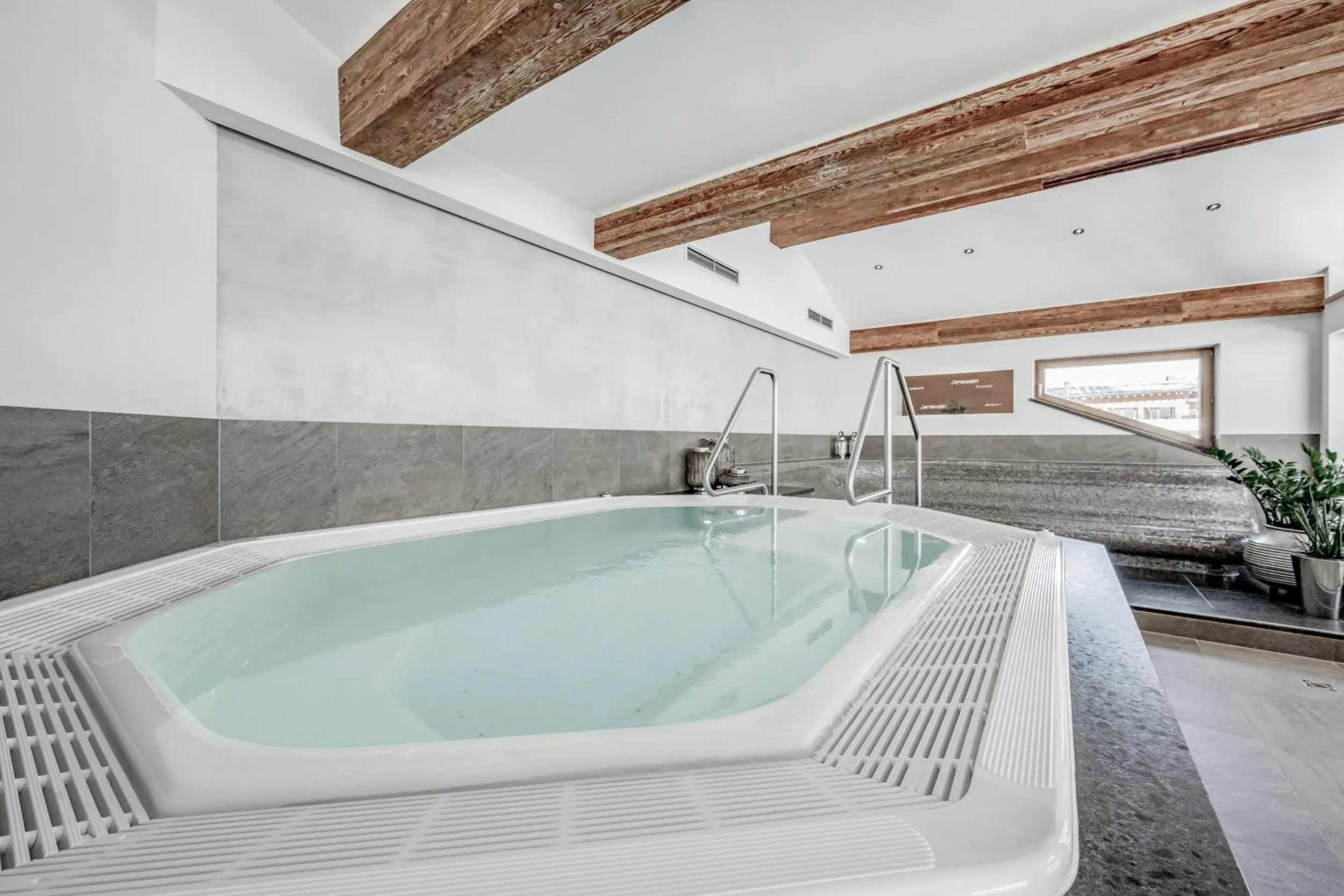 Hot Tub in Hotel Jenewein