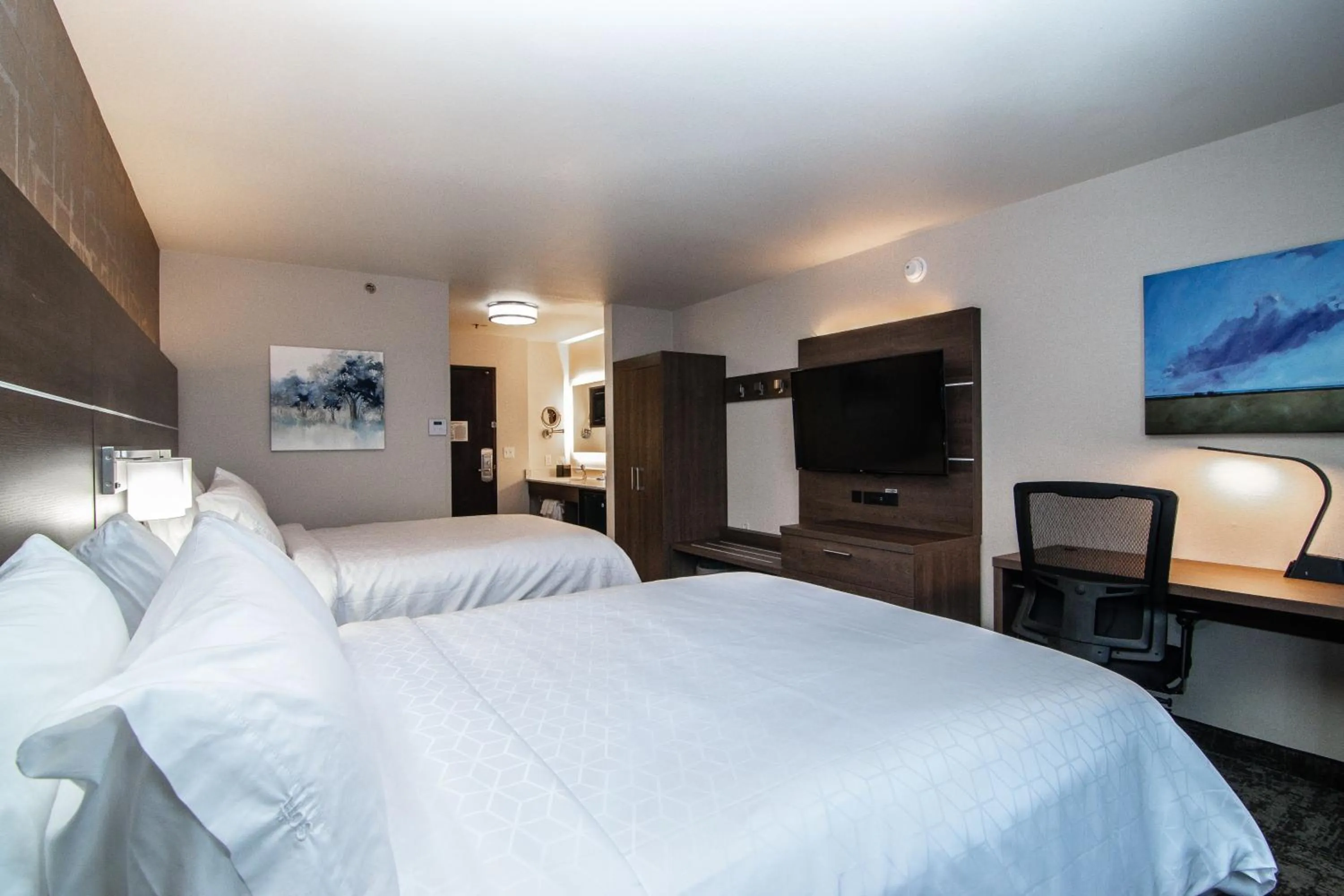 Guests, Bed in Holiday Inn Express Spokane-Downtown by IHG