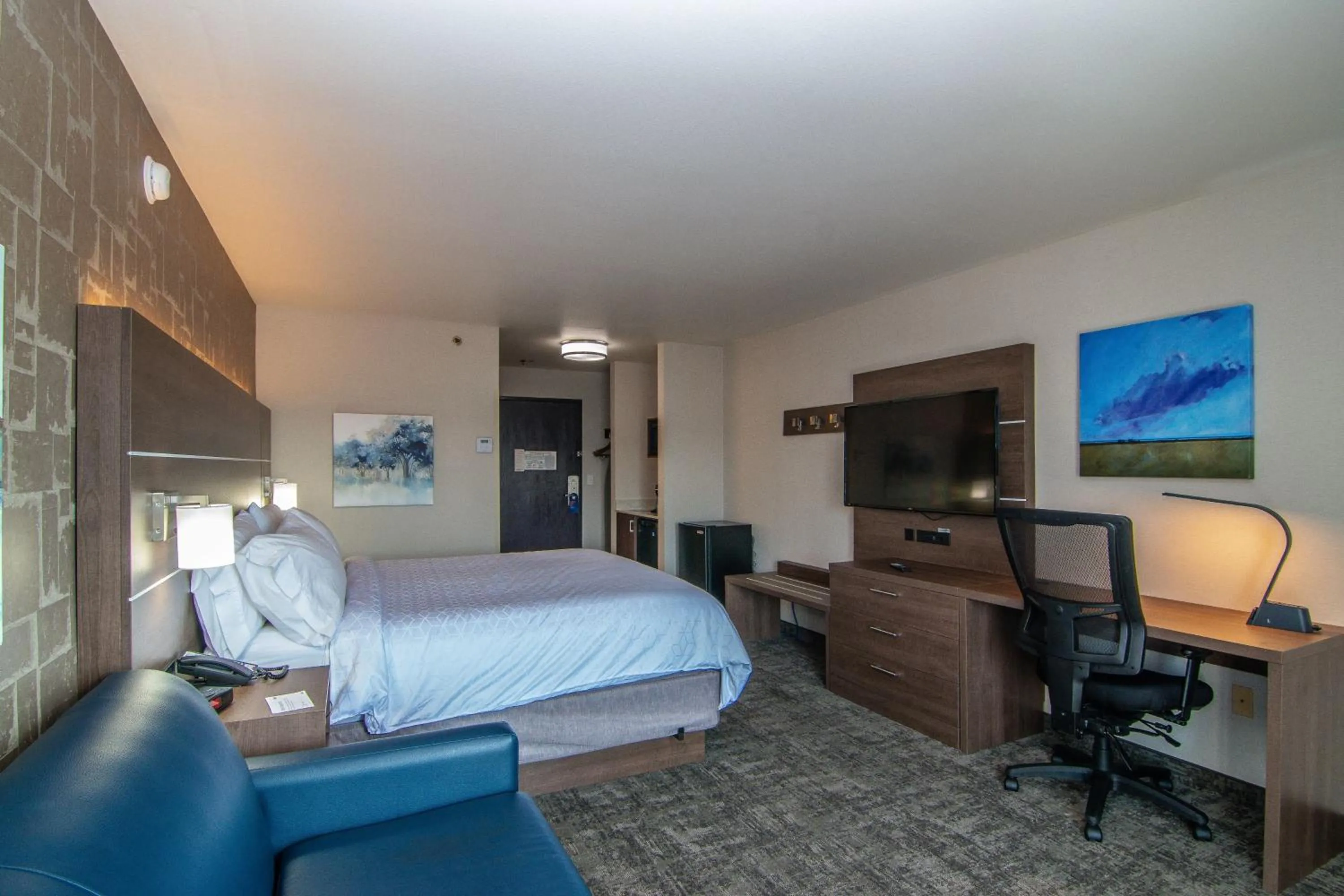 Photo of the whole room, Bed in Holiday Inn Express Spokane-Downtown by IHG