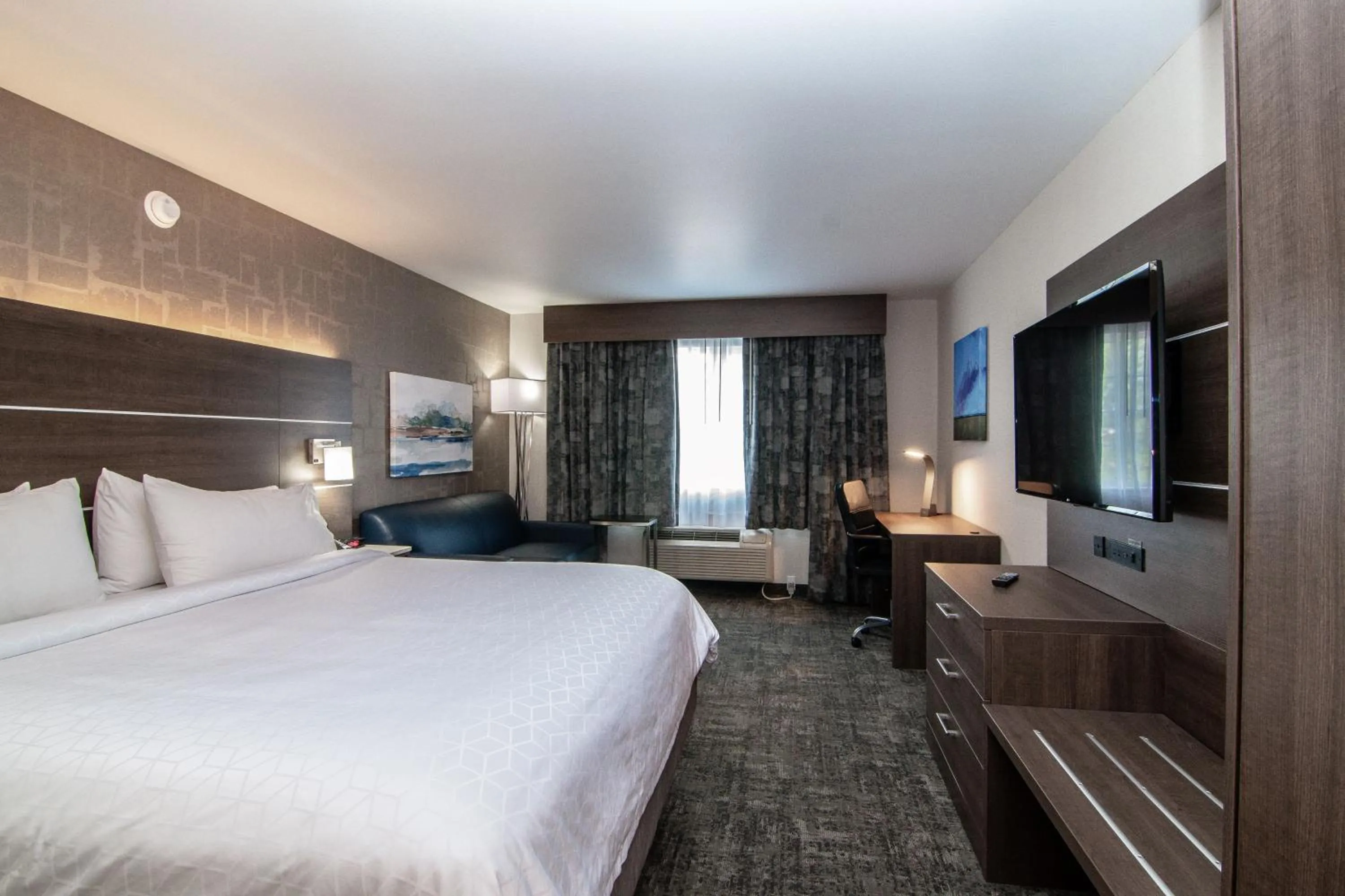 Photo of the whole room, Bed in Holiday Inn Express Spokane-Downtown by IHG
