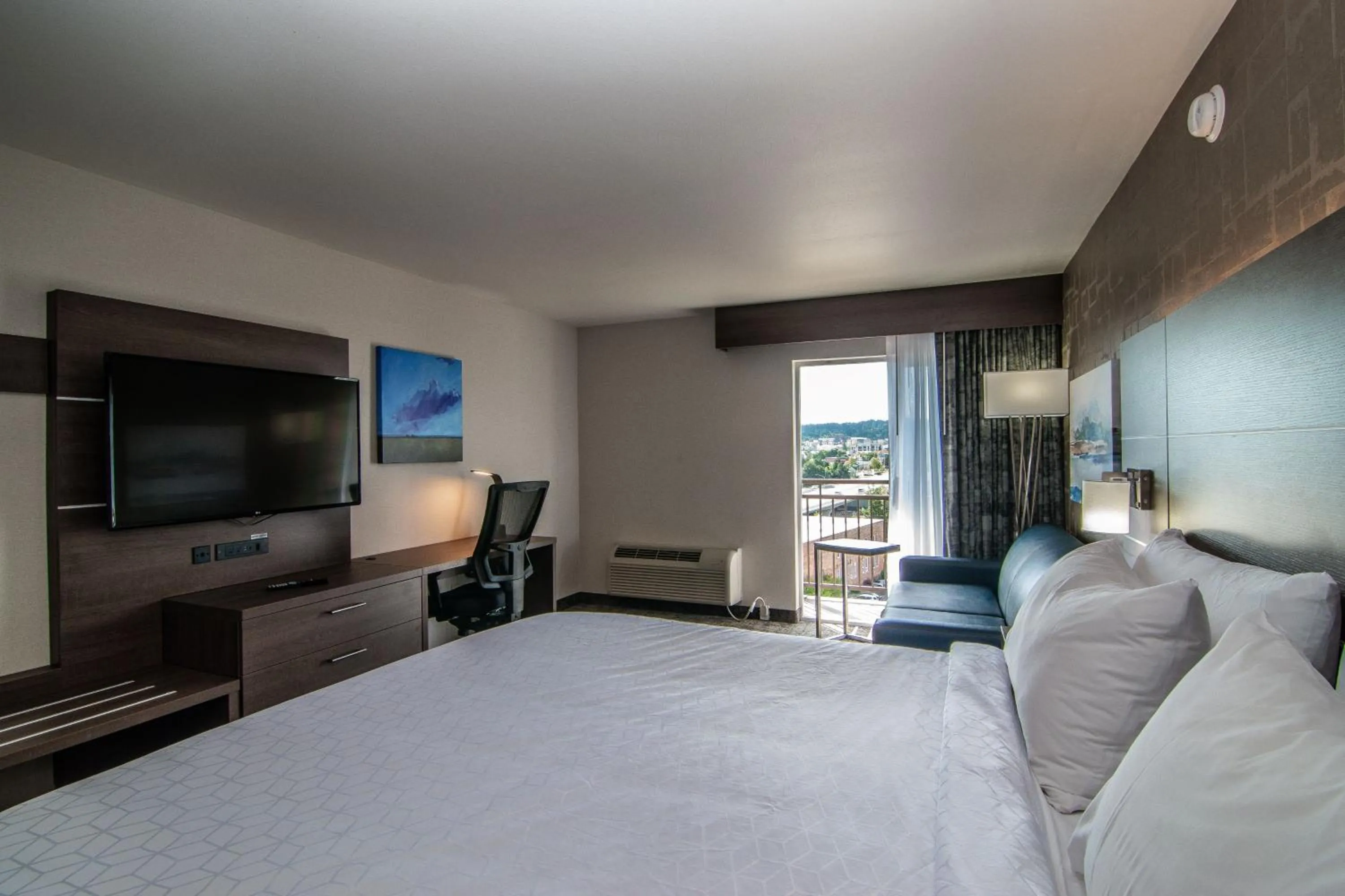 Photo of the whole room, Bed in Holiday Inn Express Spokane-Downtown by IHG