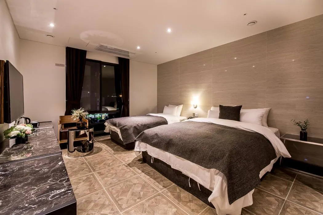 Bed in Hotel The May