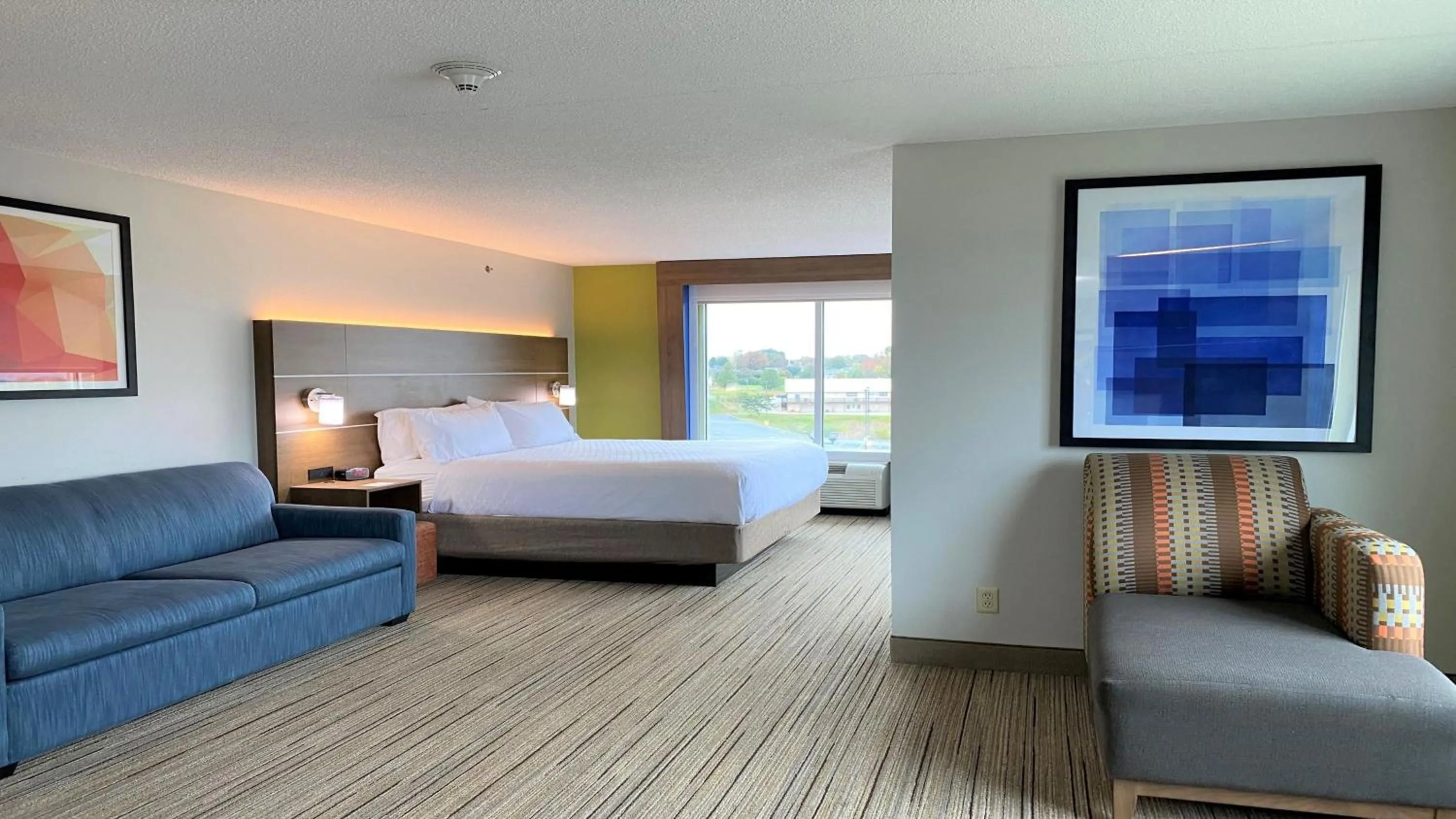 Photo of the whole room, Bed in Holiday Inn Express Hotel & Suites Somerset Central by IHG