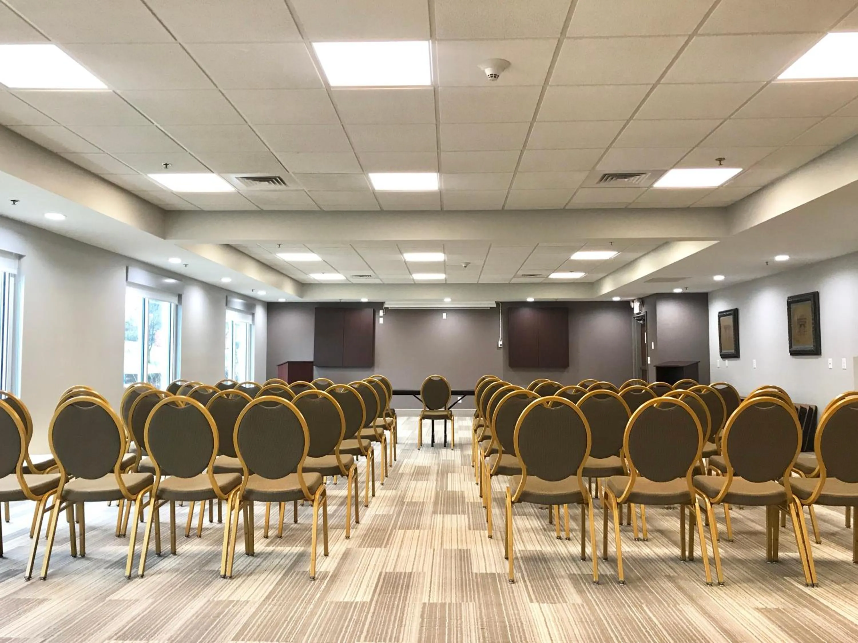 Meeting/conference room in Holiday Inn Express Hotel & Suites Somerset Central by IHG