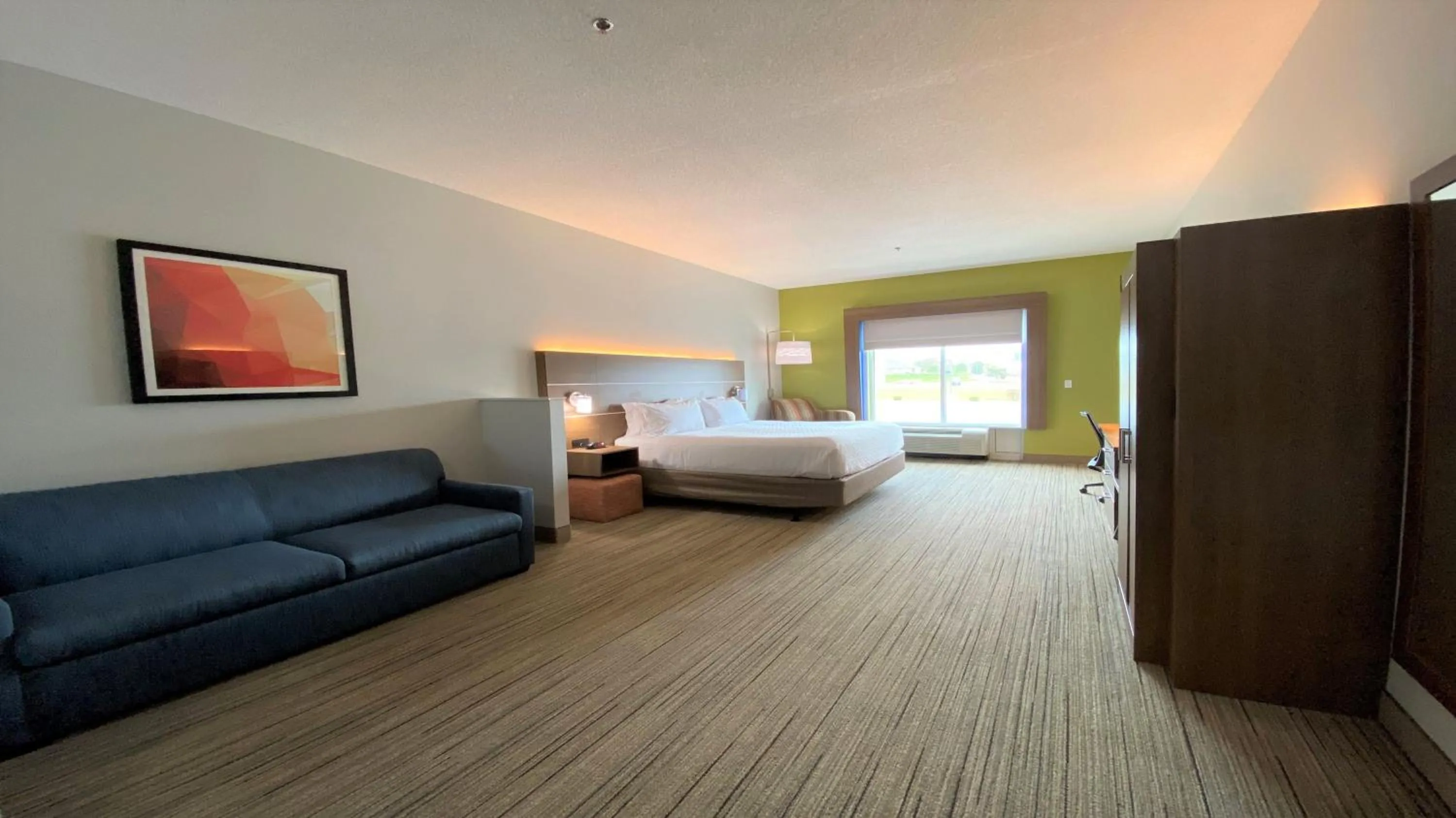 Photo of the whole room, Bed in Holiday Inn Express Hotel & Suites Somerset Central by IHG