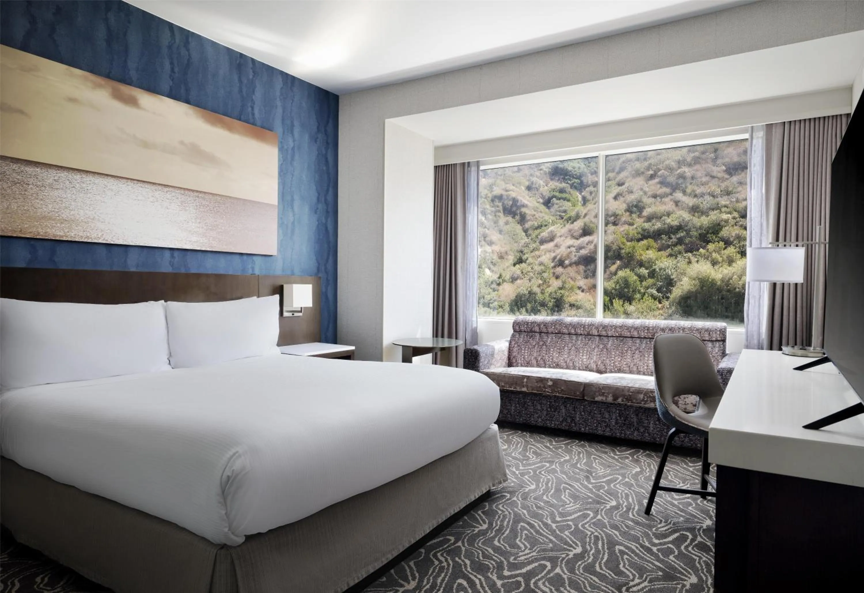 Bed in Hilton San Diego Mission Valley