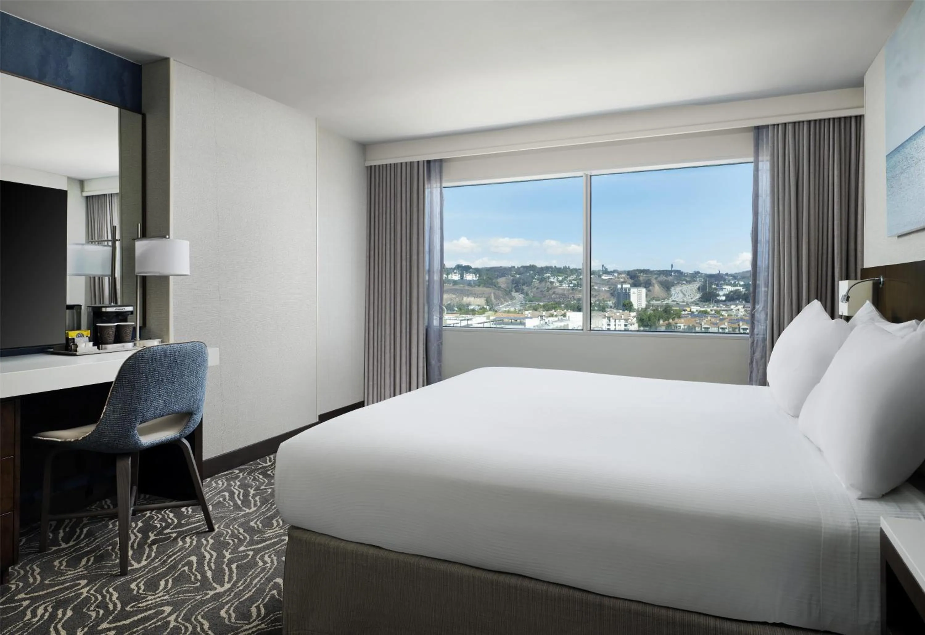 Bed in Hilton San Diego Mission Valley