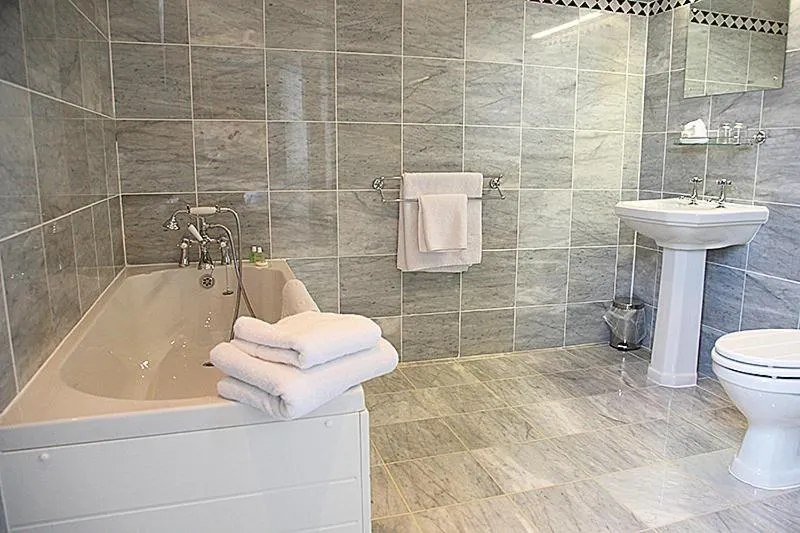 Bathroom in Dovecliff Hall Hotel