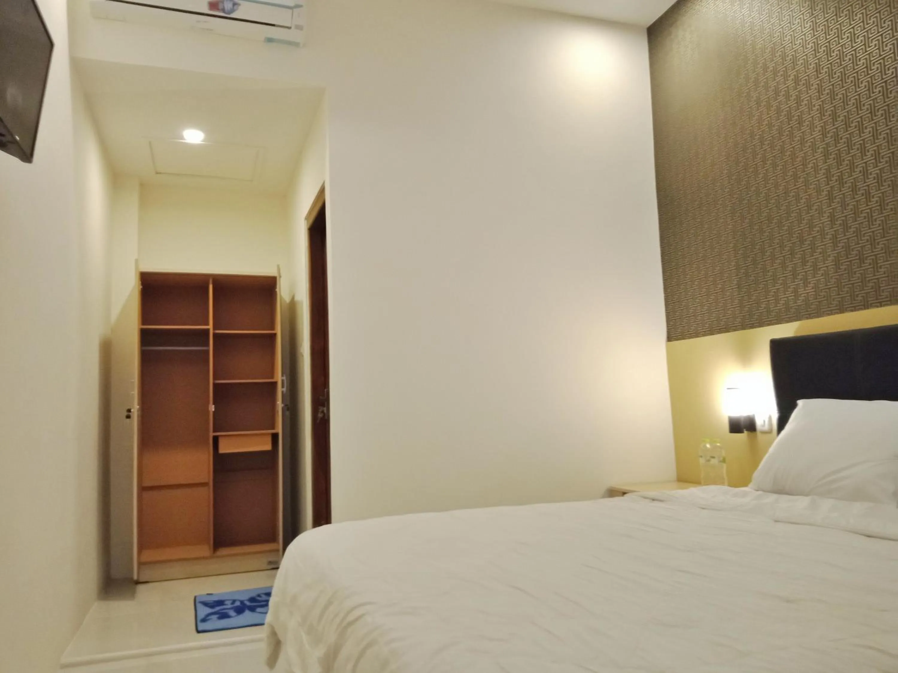 Bed in The Royal Joglo