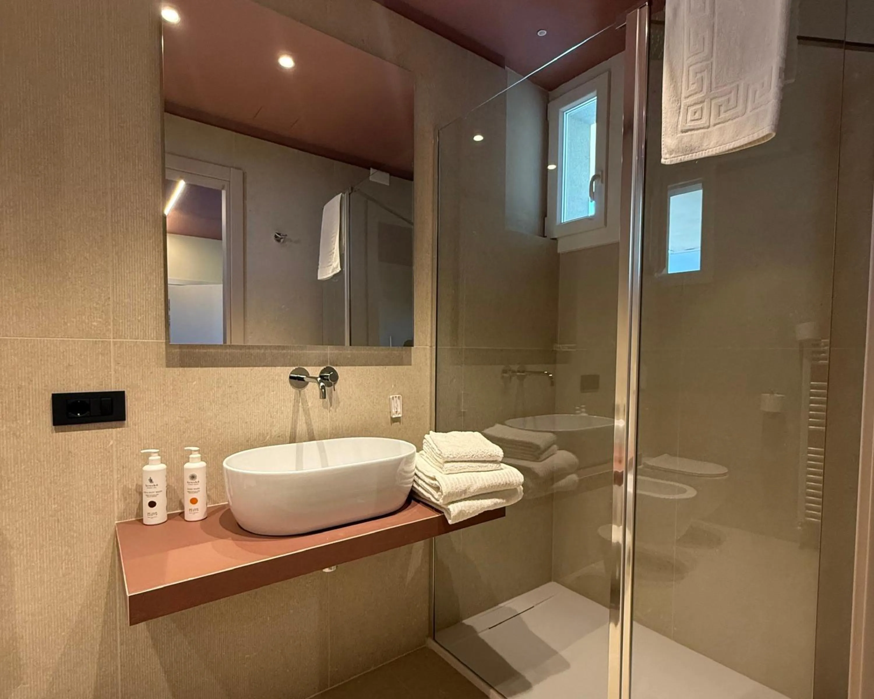 Shower in Hotel Excelsior