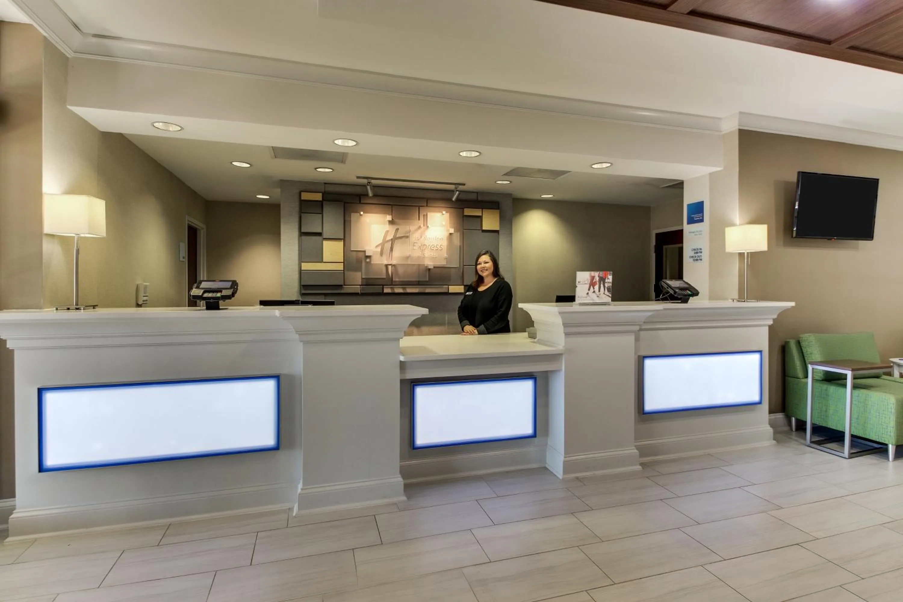 Lobby or reception in Holiday Inn Express & Suites Columbus - Ft Benning Maingate by IHG