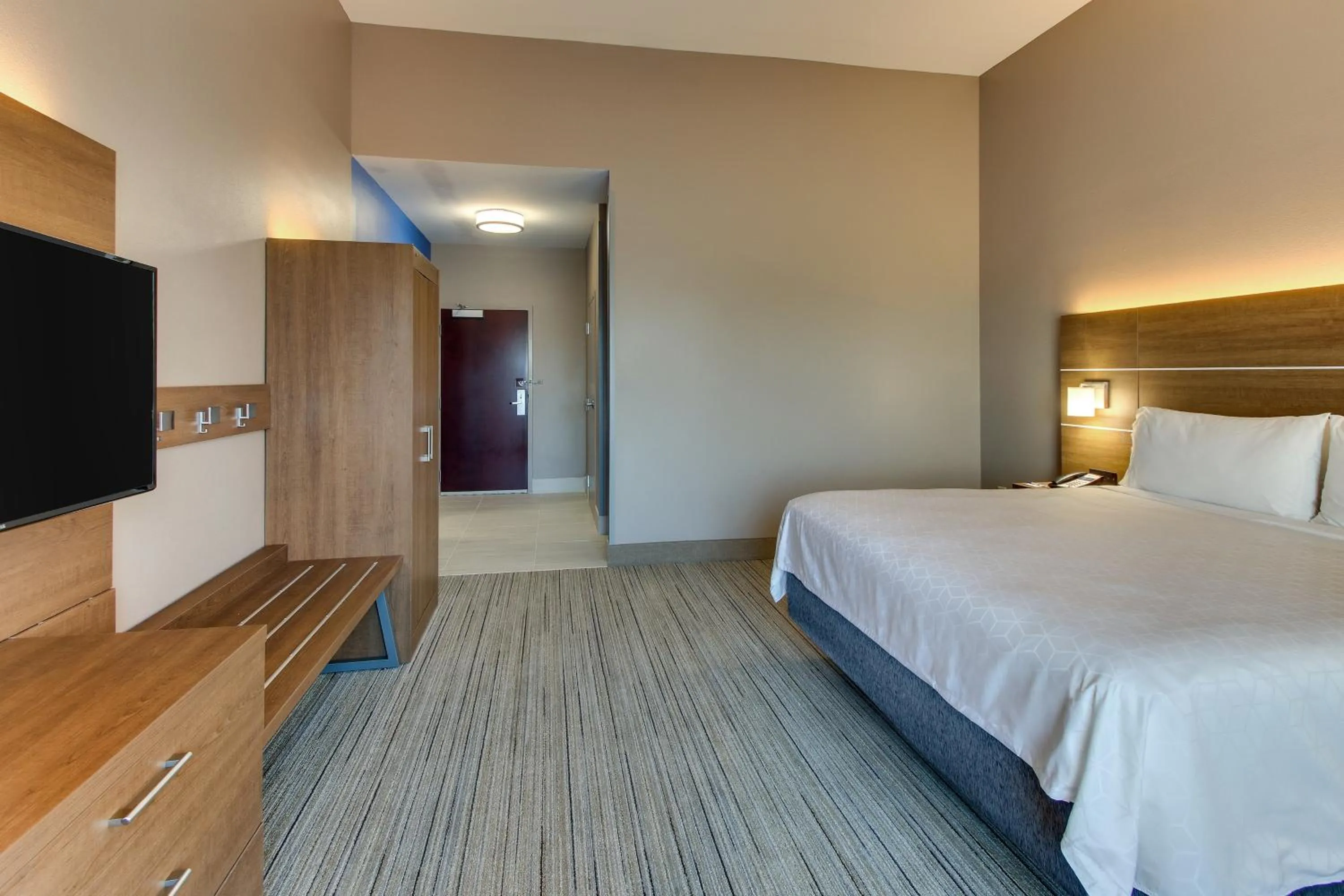 Photo of the whole room, Bed in Holiday Inn Express & Suites Columbus - Ft Benning Maingate by IHG