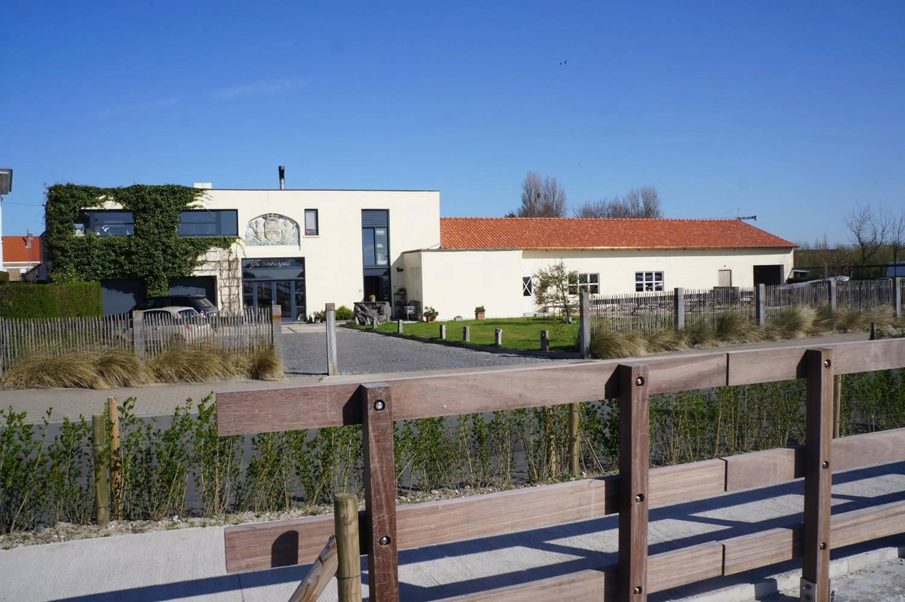 Facade/entrance in B&B Oesterhoeve