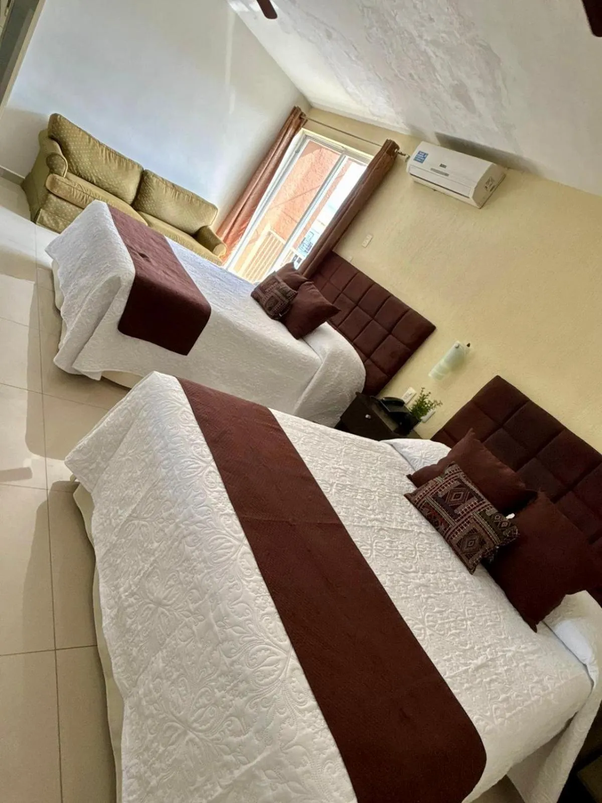 Photo of the whole room, Bed in Pequeno Gran Hotel