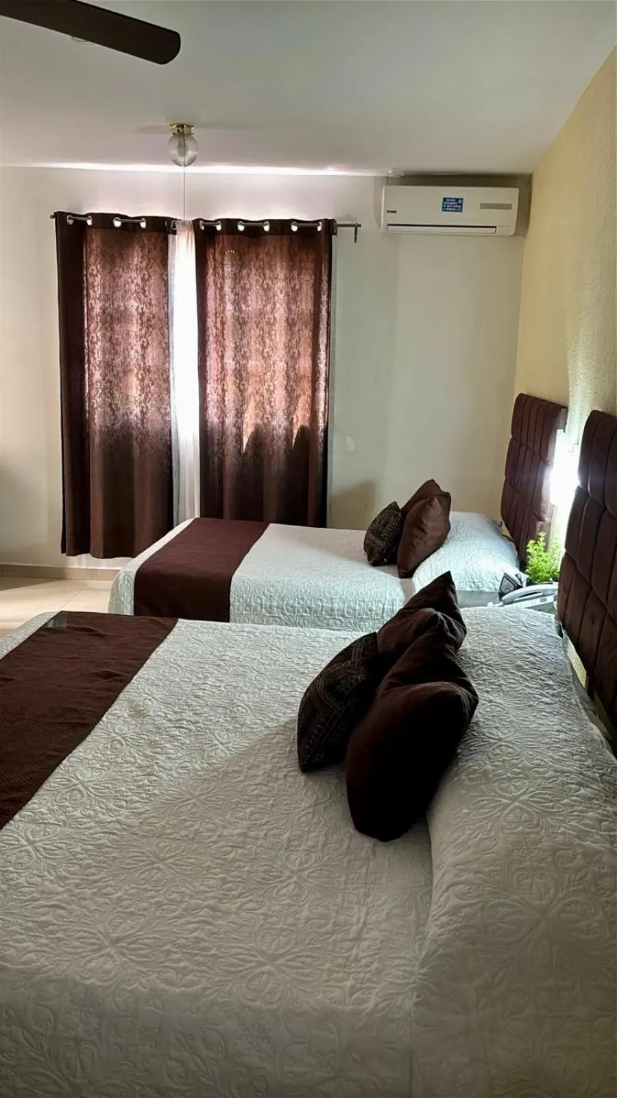 Photo of the whole room, Bed in Pequeno Gran Hotel