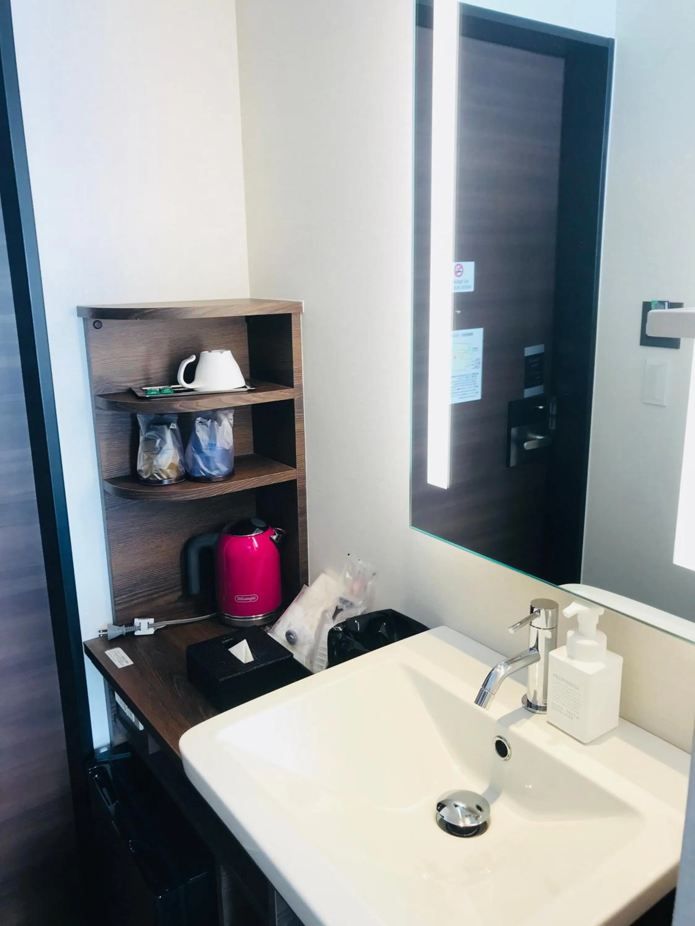 Photo of the whole room in Hotel Emit Ueno