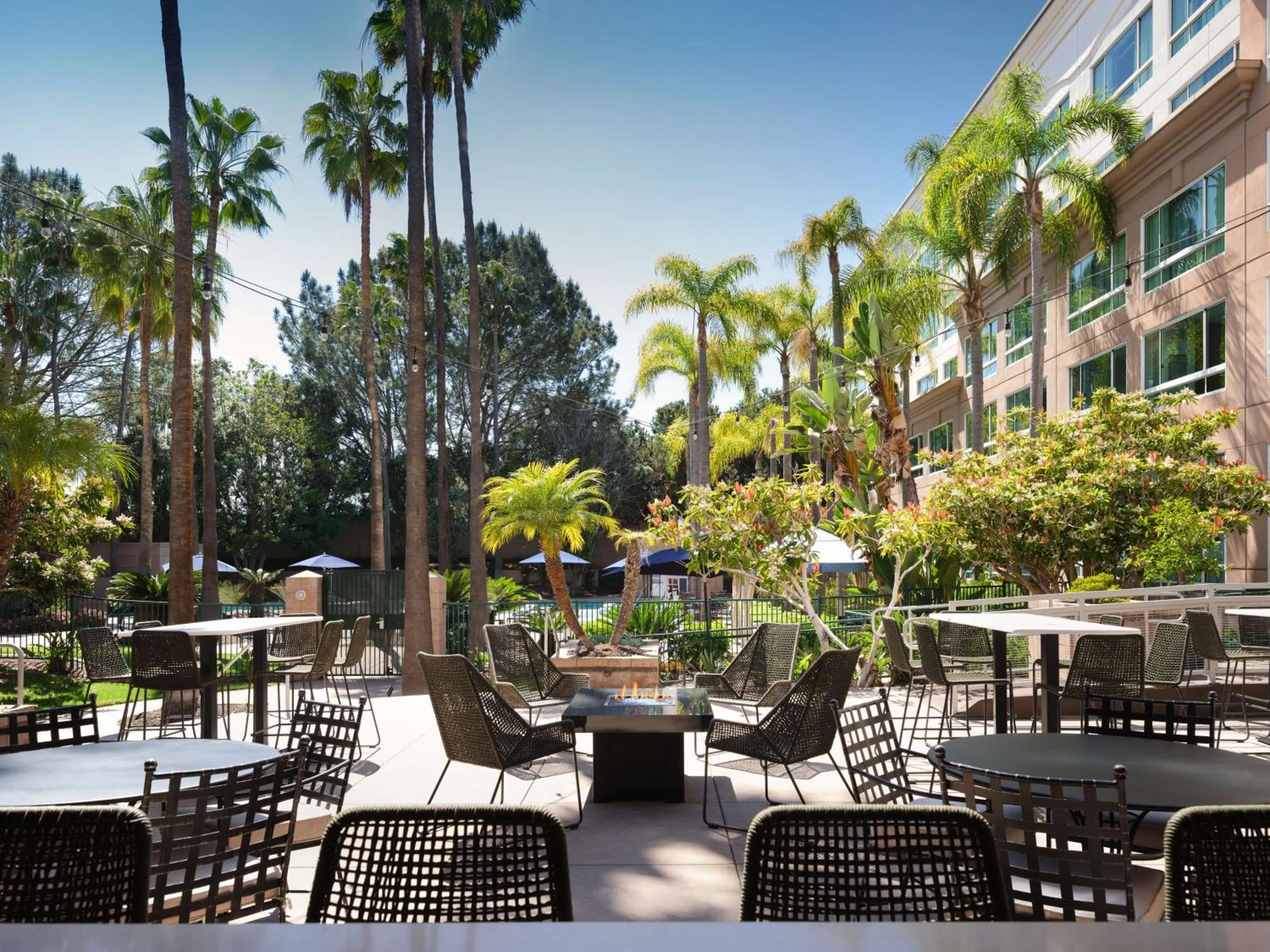 Inner courtyard view in DoubleTree by Hilton San Diego Del Mar