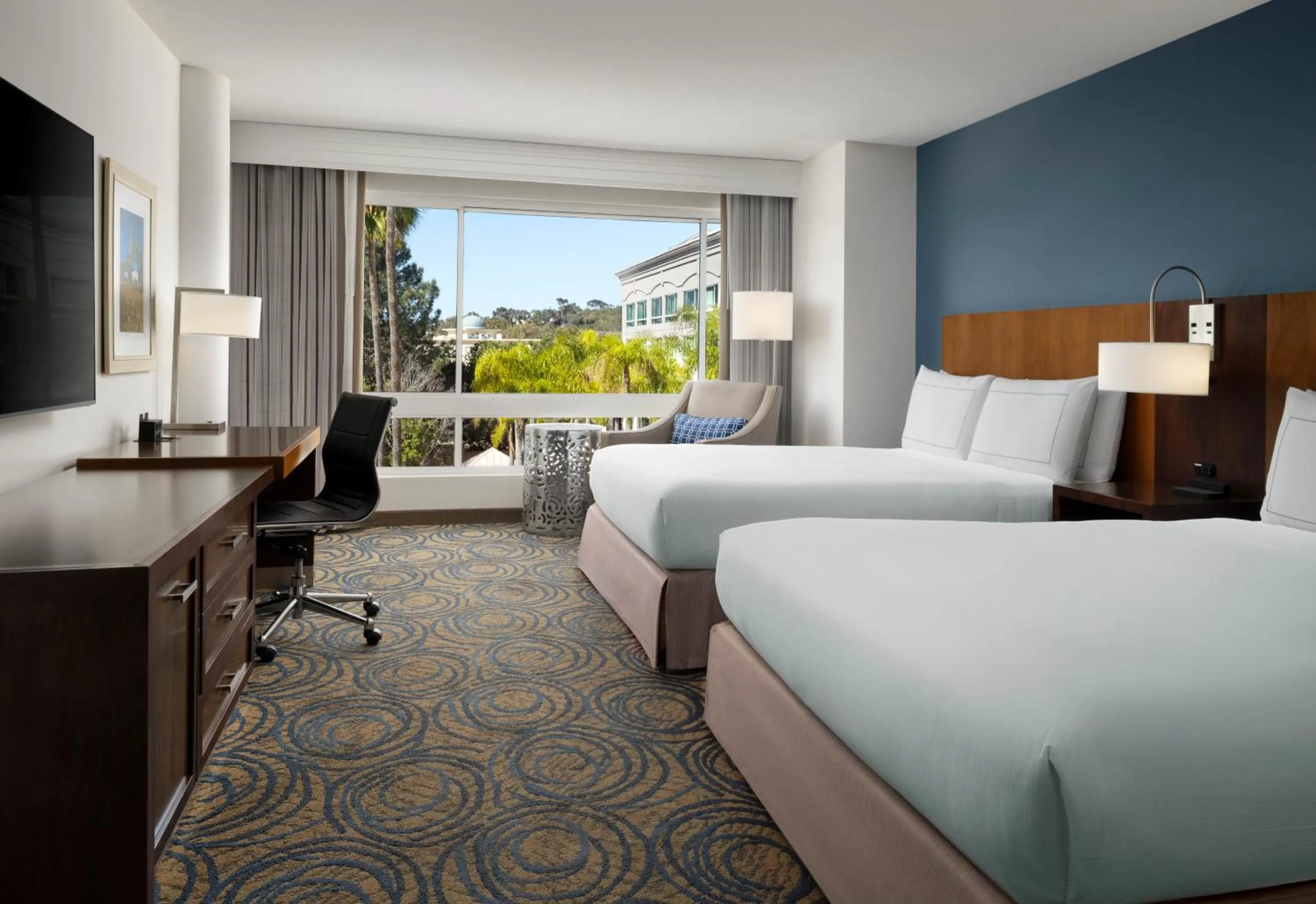 Bedroom, Bed in DoubleTree by Hilton San Diego Del Mar
