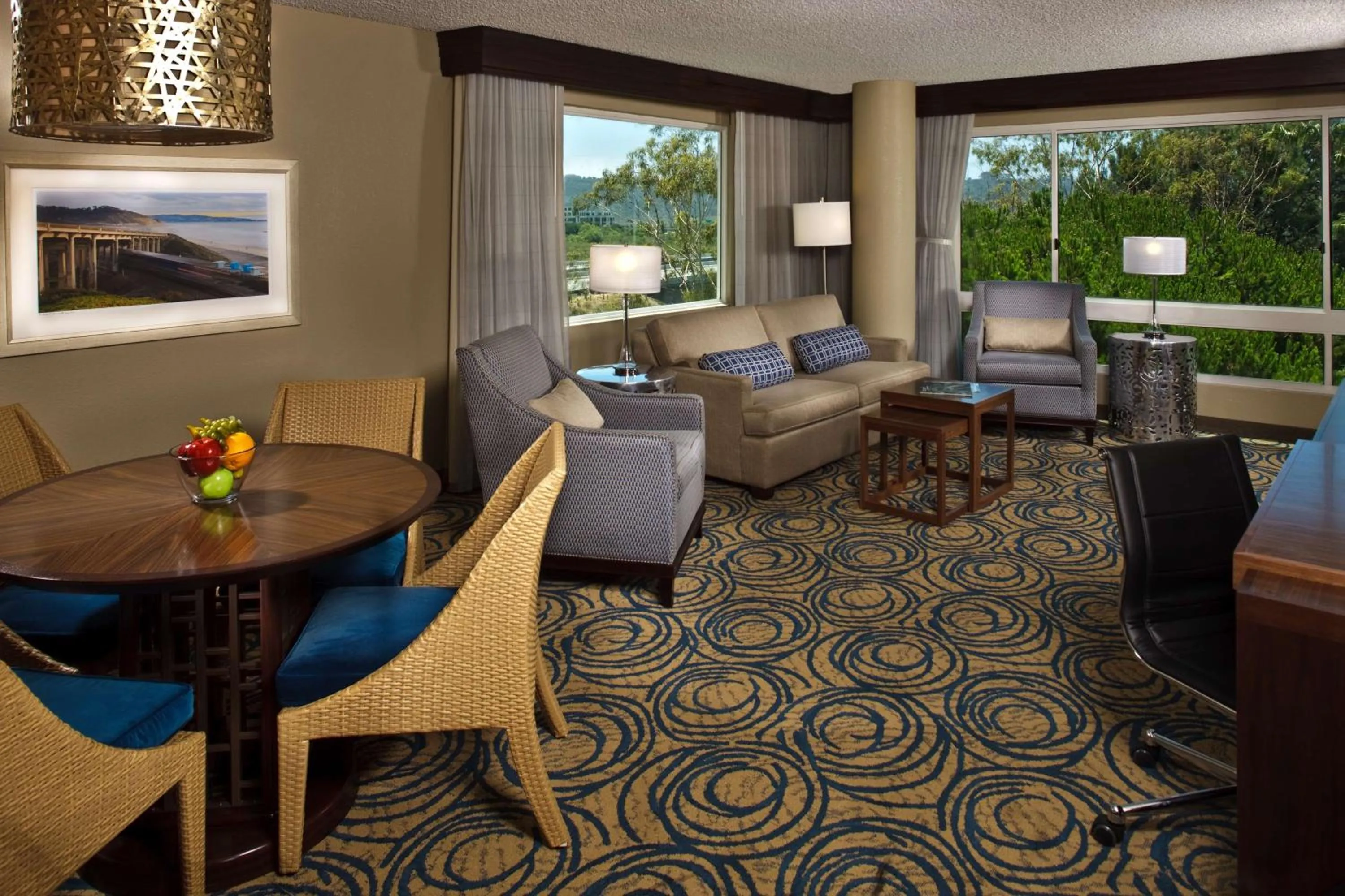 Living room in DoubleTree by Hilton San Diego Del Mar