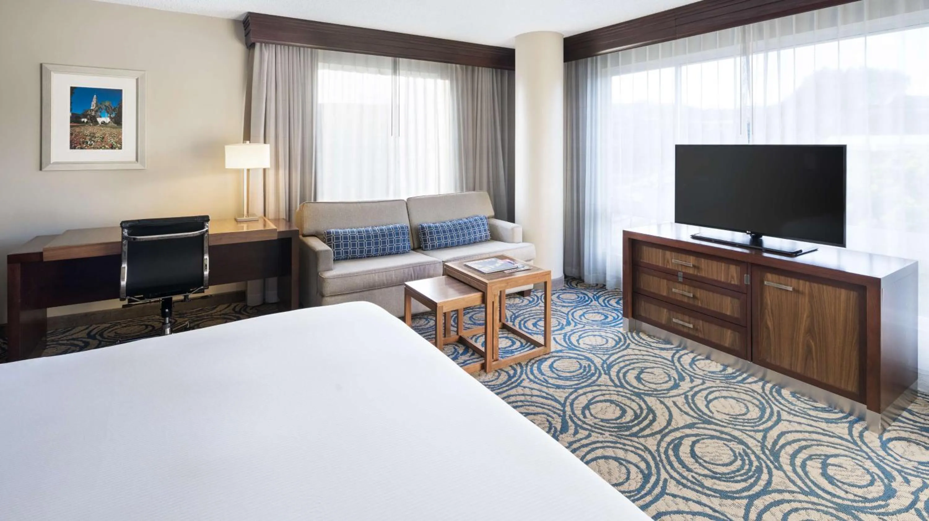 Bedroom, Bed in DoubleTree by Hilton San Diego Del Mar