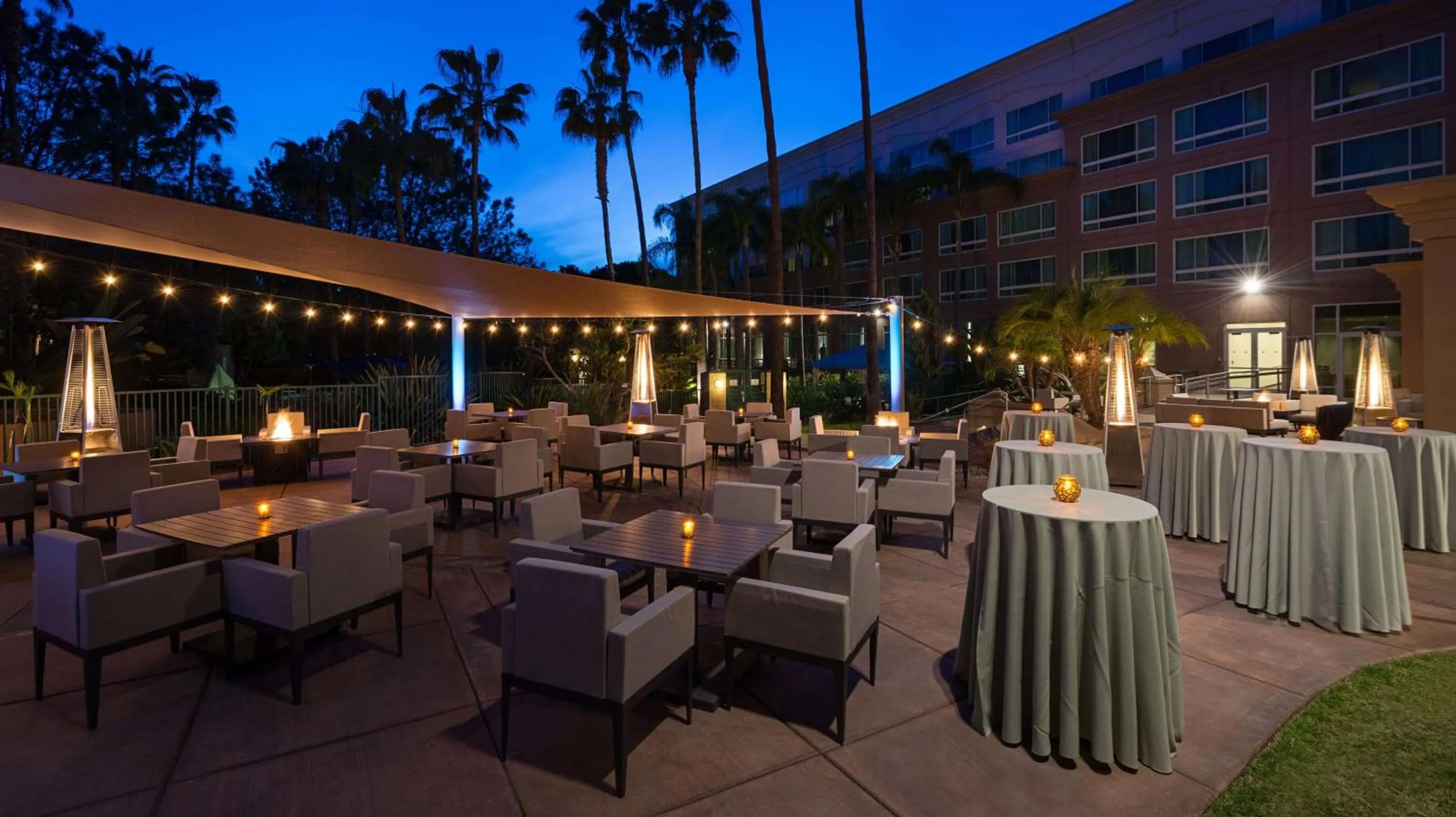 Patio in DoubleTree by Hilton San Diego Del Mar