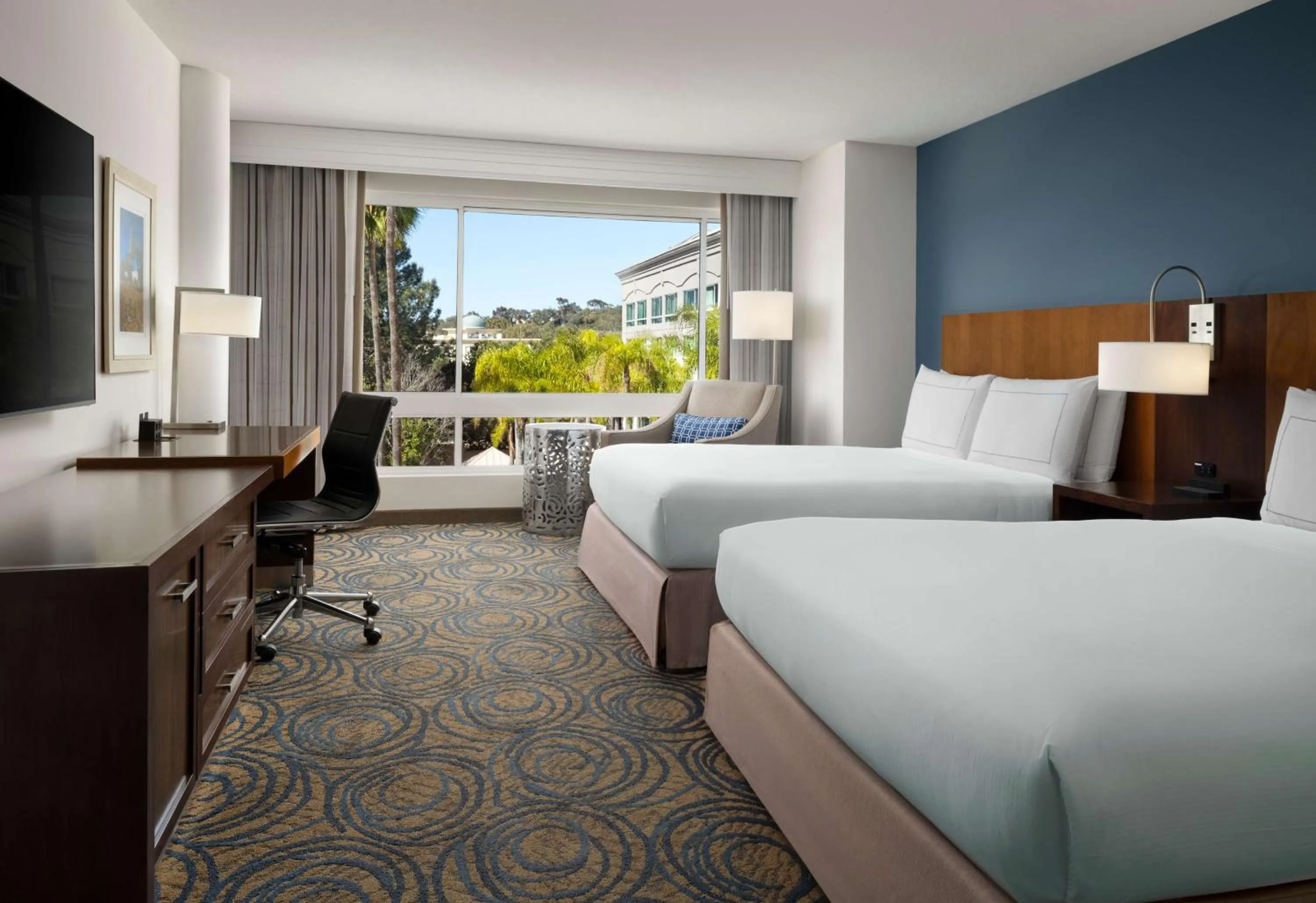 Bed in DoubleTree by Hilton San Diego Del Mar