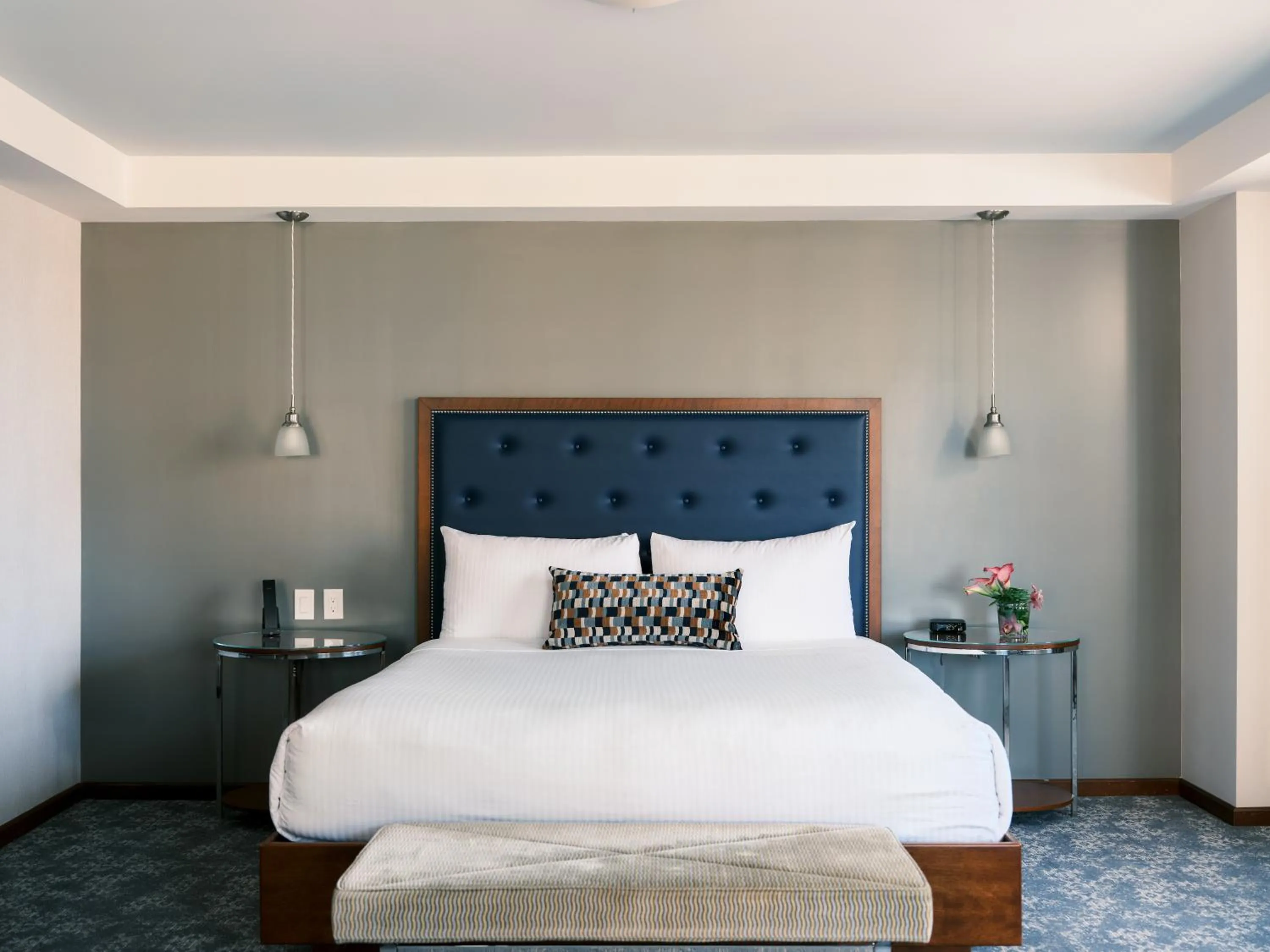 Bedroom, Bed in Battery Wharf Hotel, Boston Waterfront