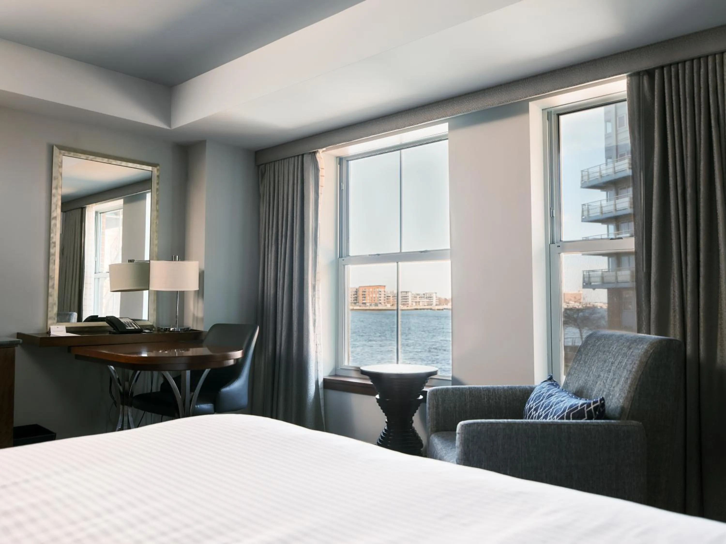 View (from property/room), Bed in Battery Wharf Hotel, Boston Waterfront