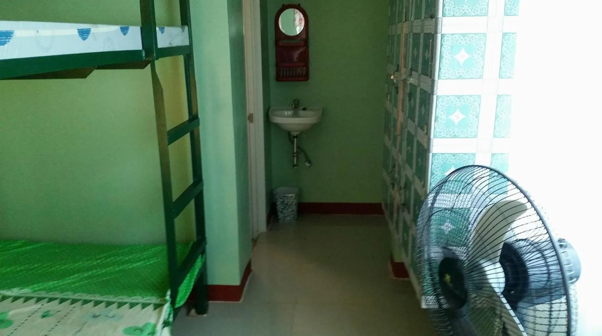 Bed in RMS Travellers Inn