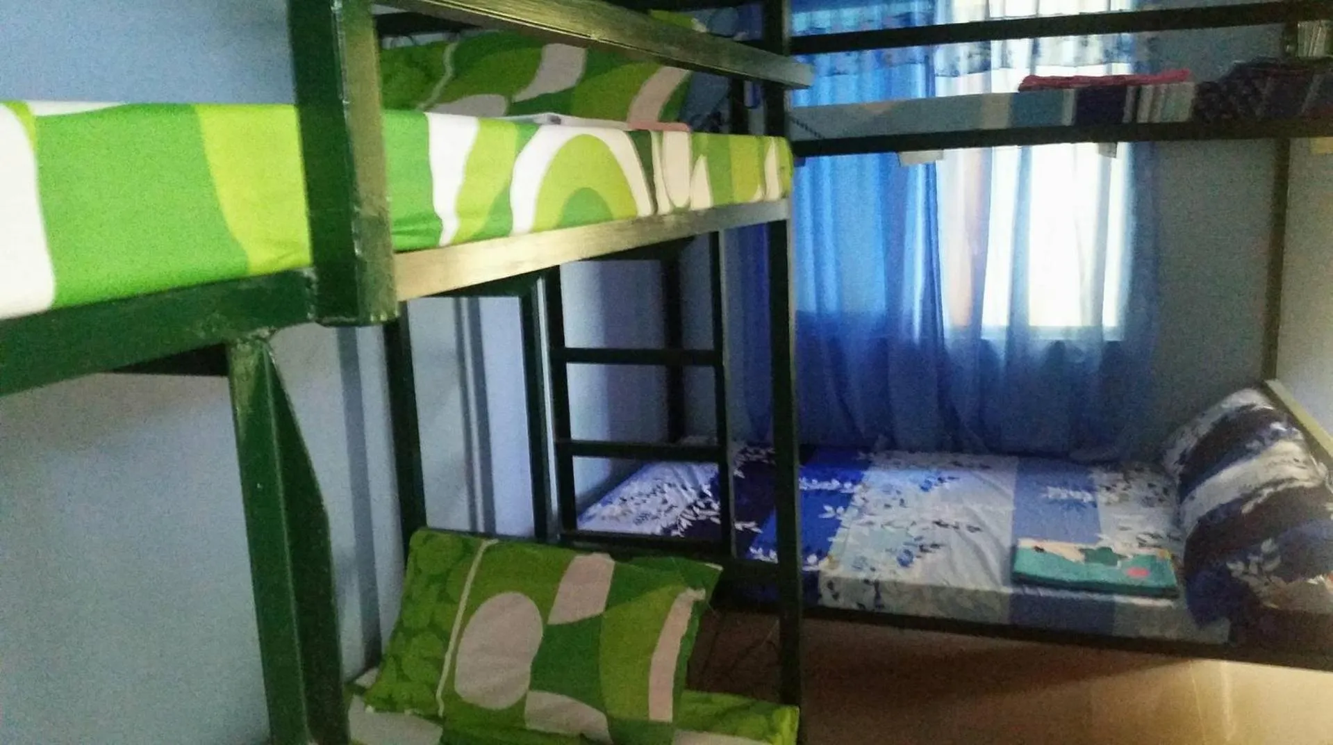 Bed in RMS Travellers Inn