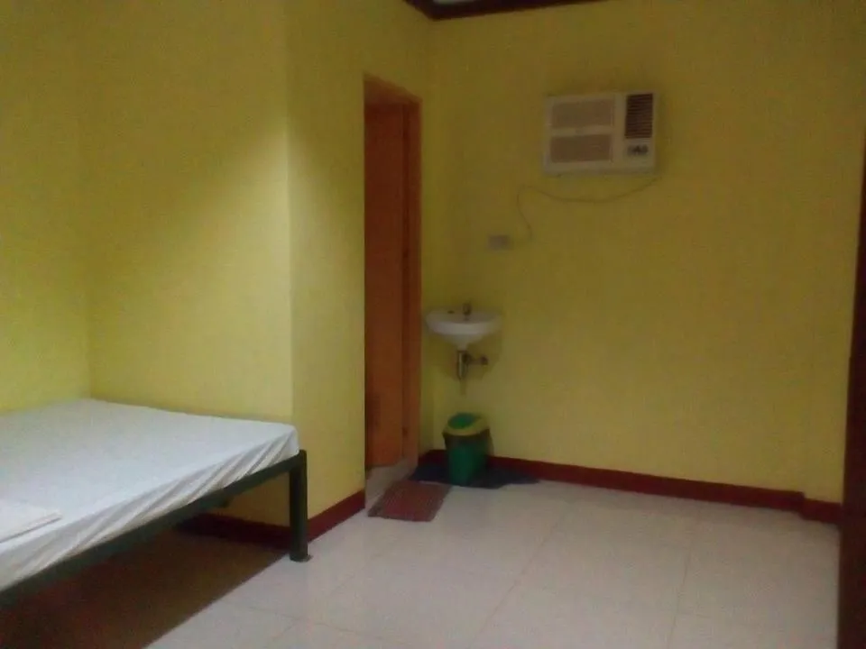 Bed in RMS Travellers Inn