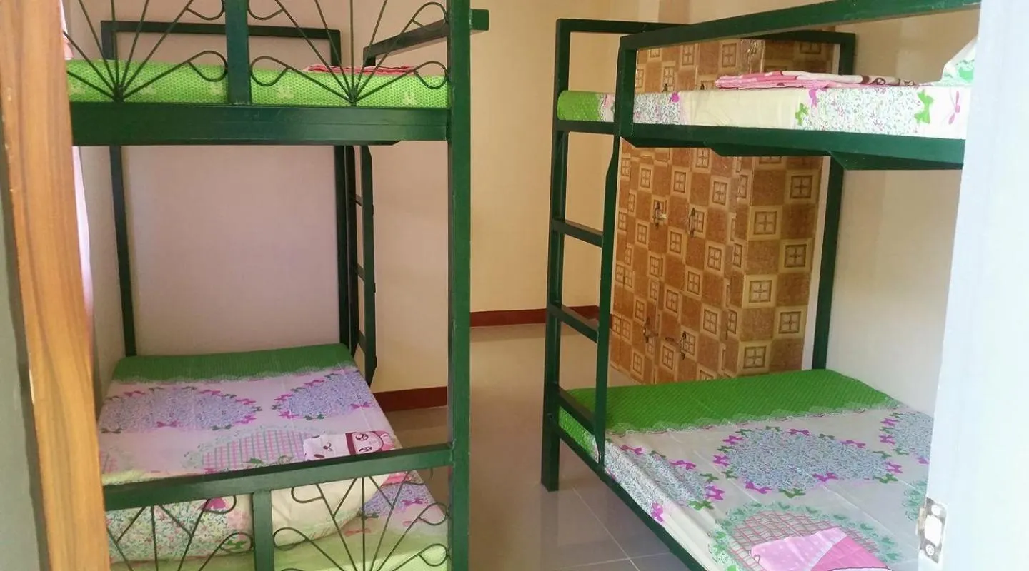 Bed in RMS Travellers Inn