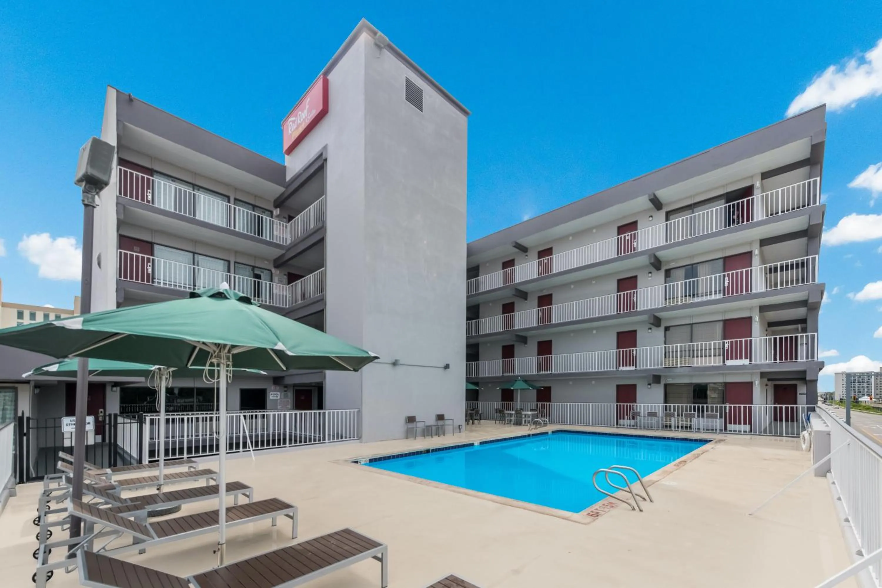 Swimming pool in Red Roof PLUS & Suites Virginia Beach - Seaside