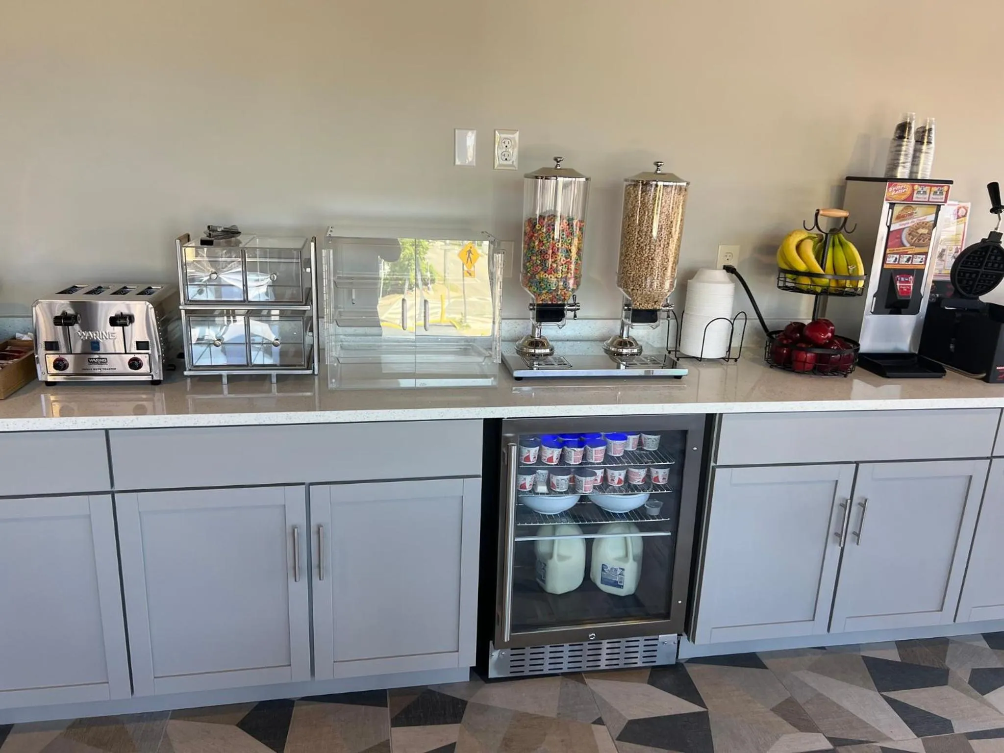 Breakfast in Red Roof PLUS & Suites Virginia Beach - Seaside