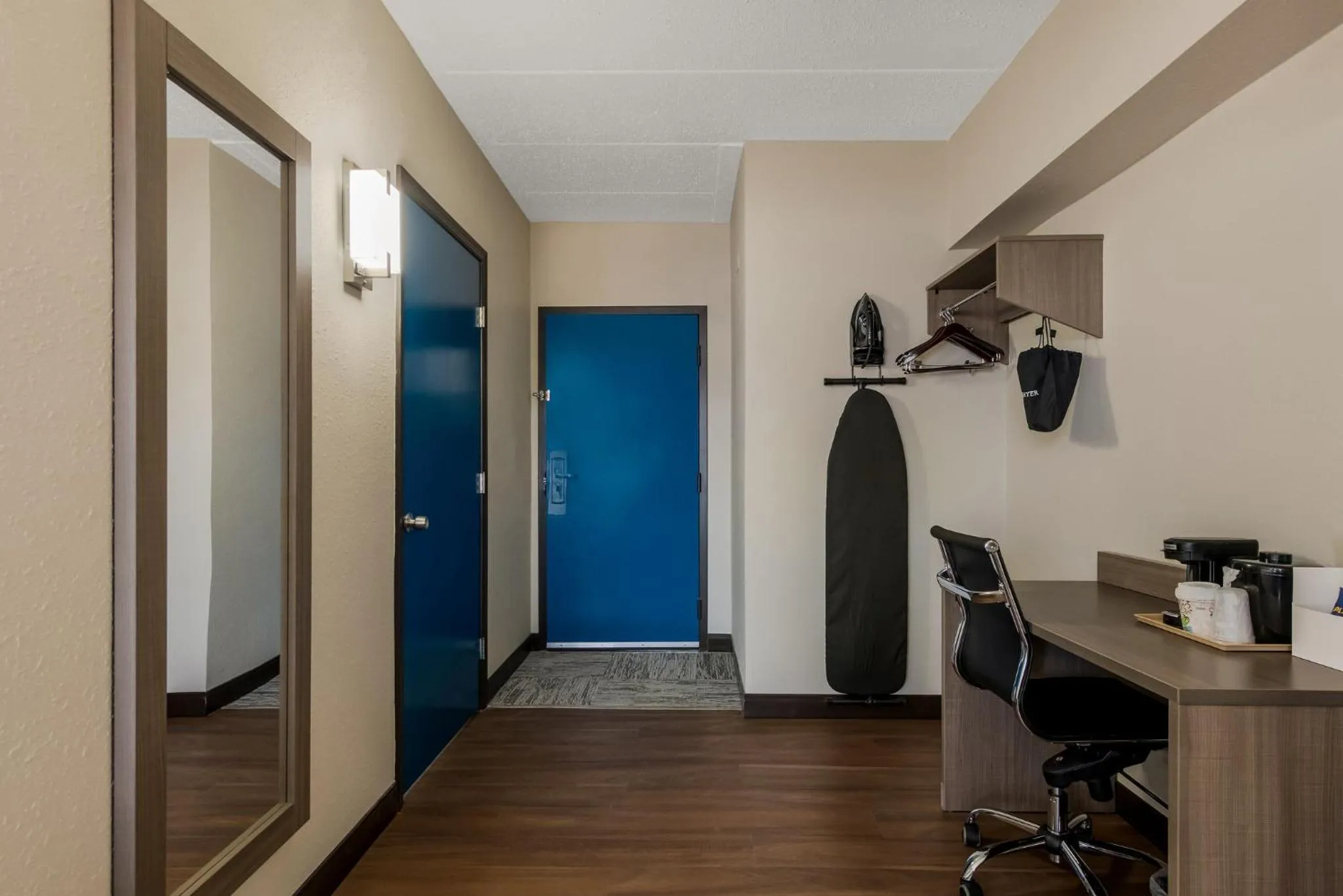 Bedroom in Red Roof PLUS & Suites Virginia Beach - Seaside