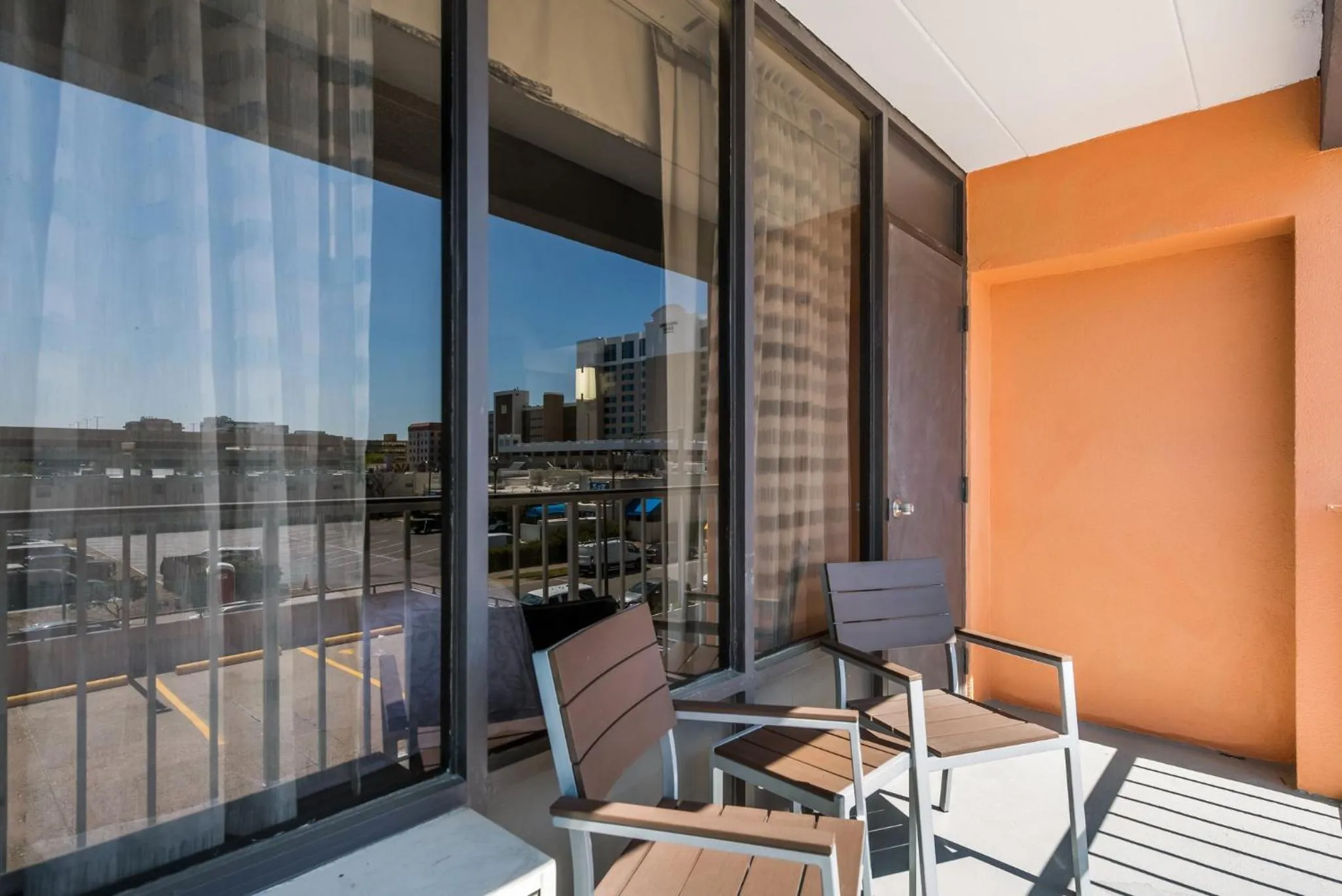 Bedroom in Red Roof PLUS & Suites Virginia Beach - Seaside