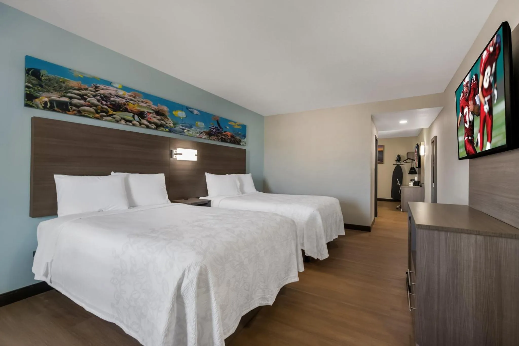 Photo of the whole room, Bed in Red Roof PLUS & Suites Virginia Beach - Seaside