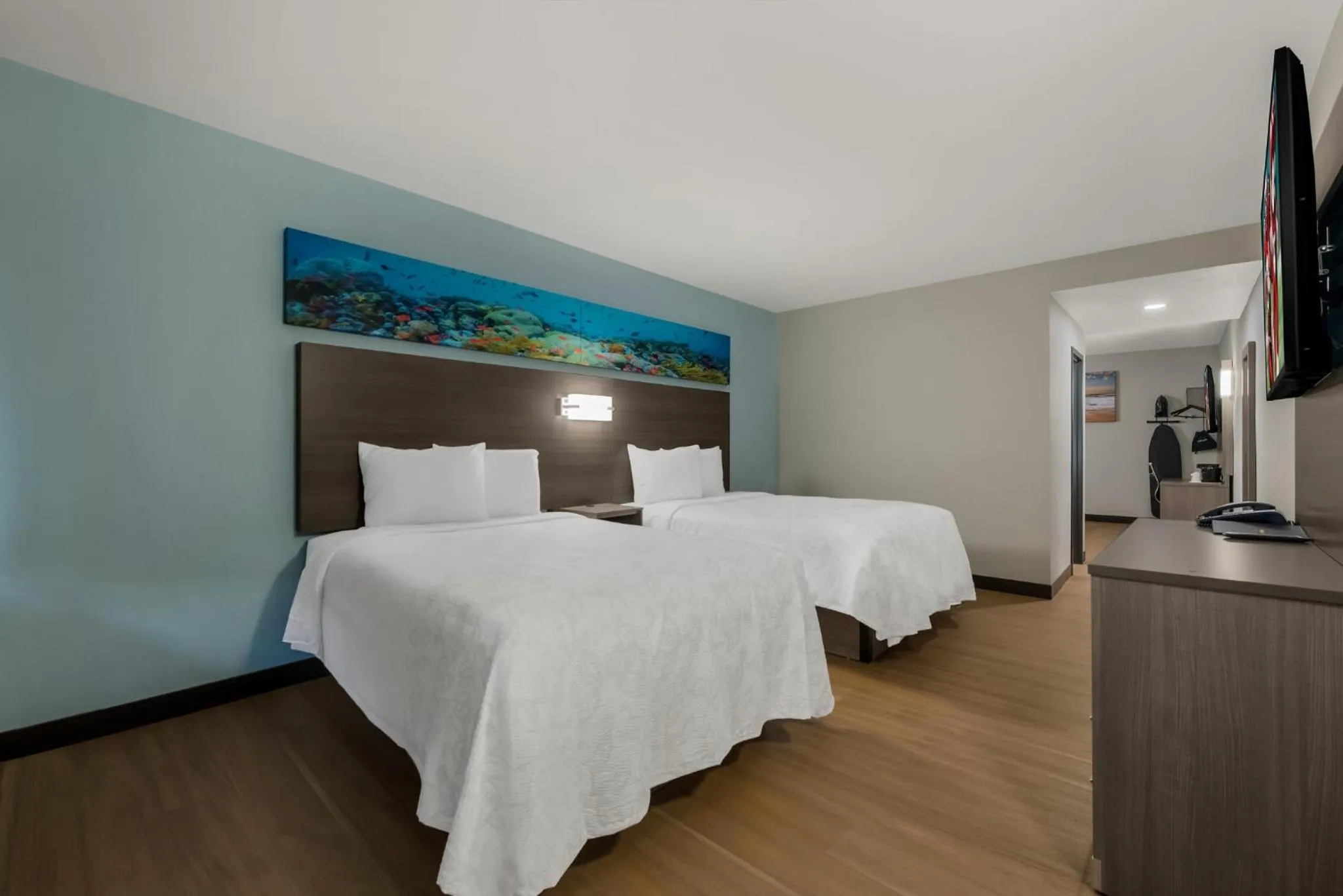 Photo of the whole room, Bed in Red Roof PLUS & Suites Virginia Beach - Seaside