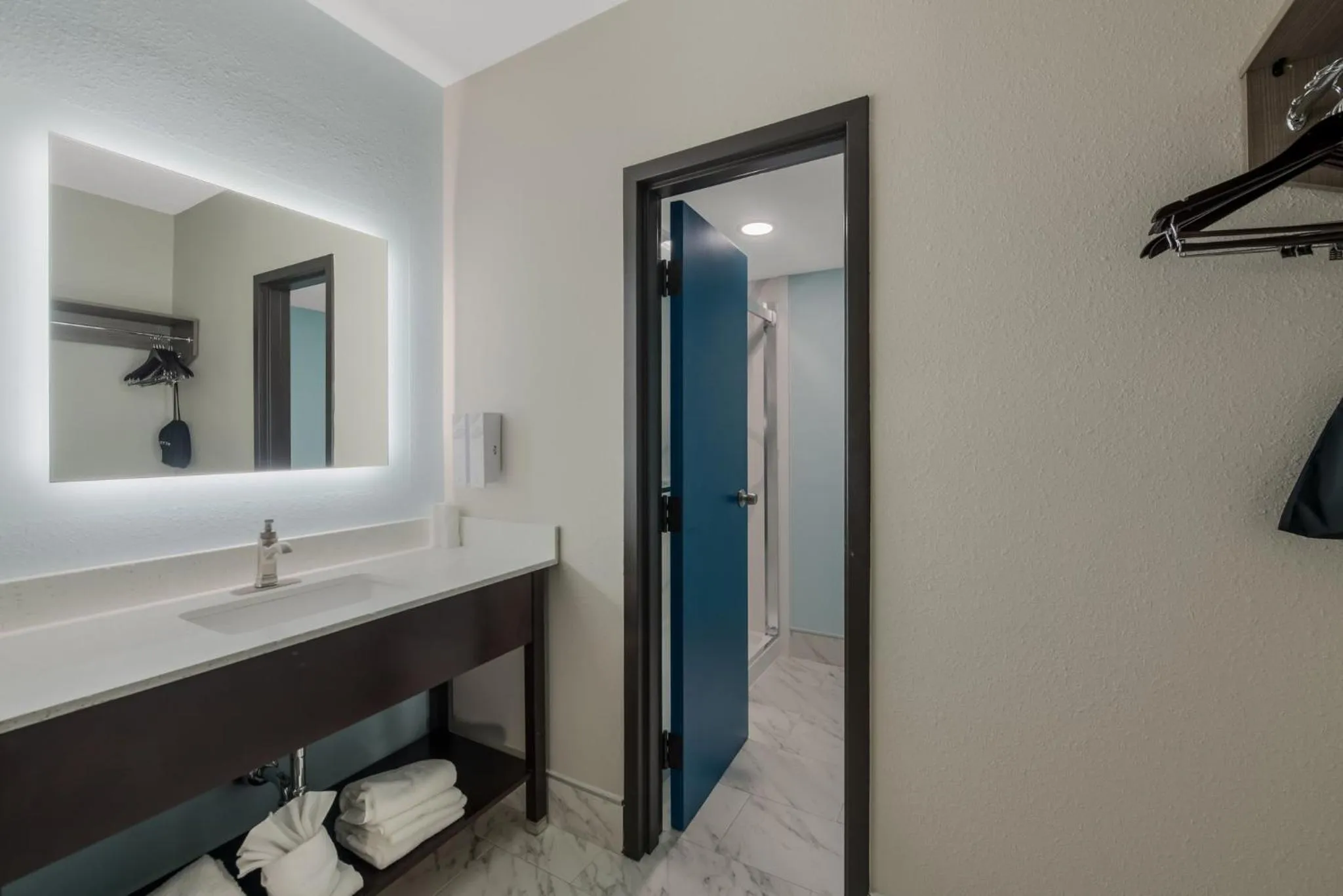 Bathroom in Red Roof PLUS & Suites Virginia Beach - Seaside