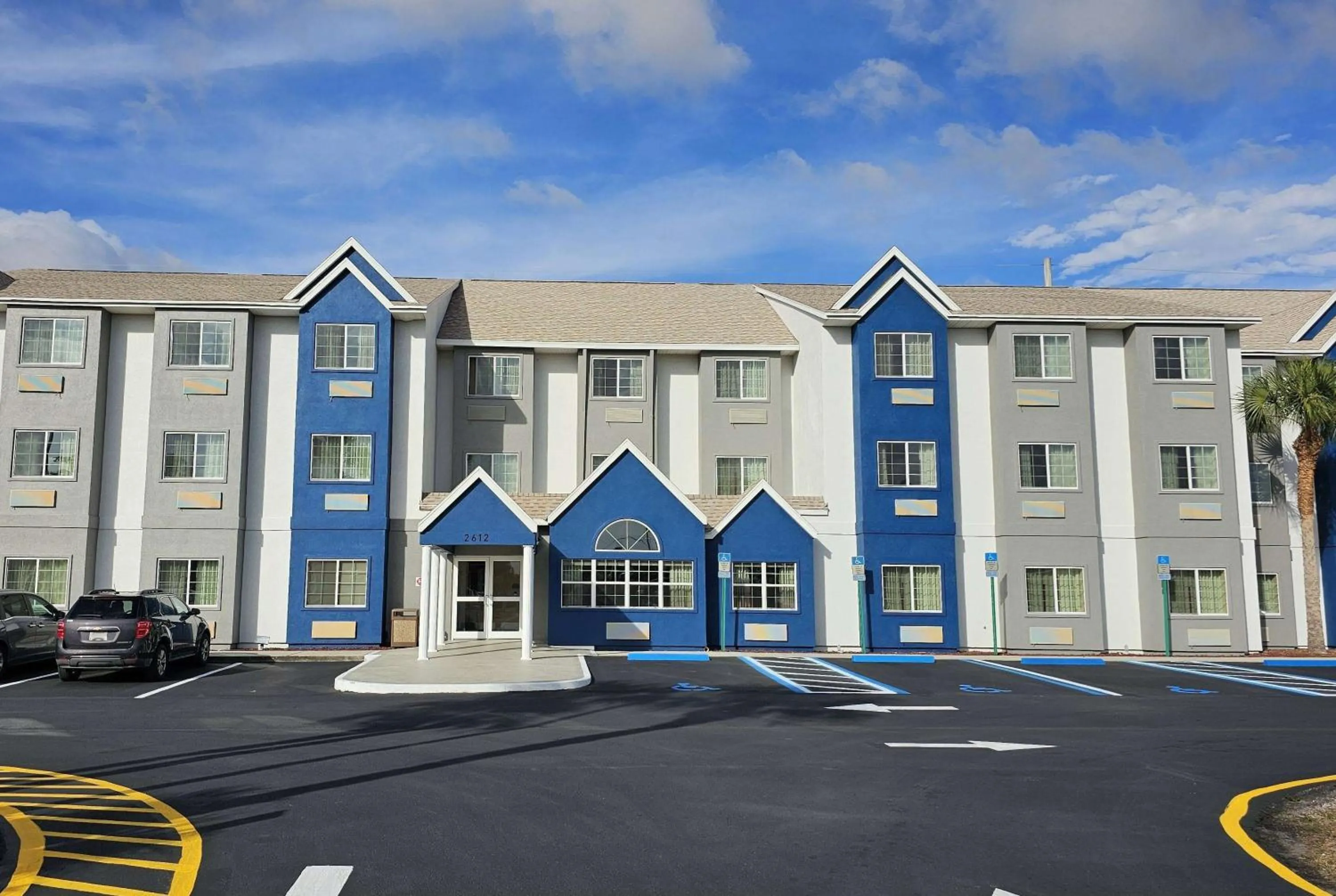 Property building in Microtel Inn & Suites by Wyndham Bushnell