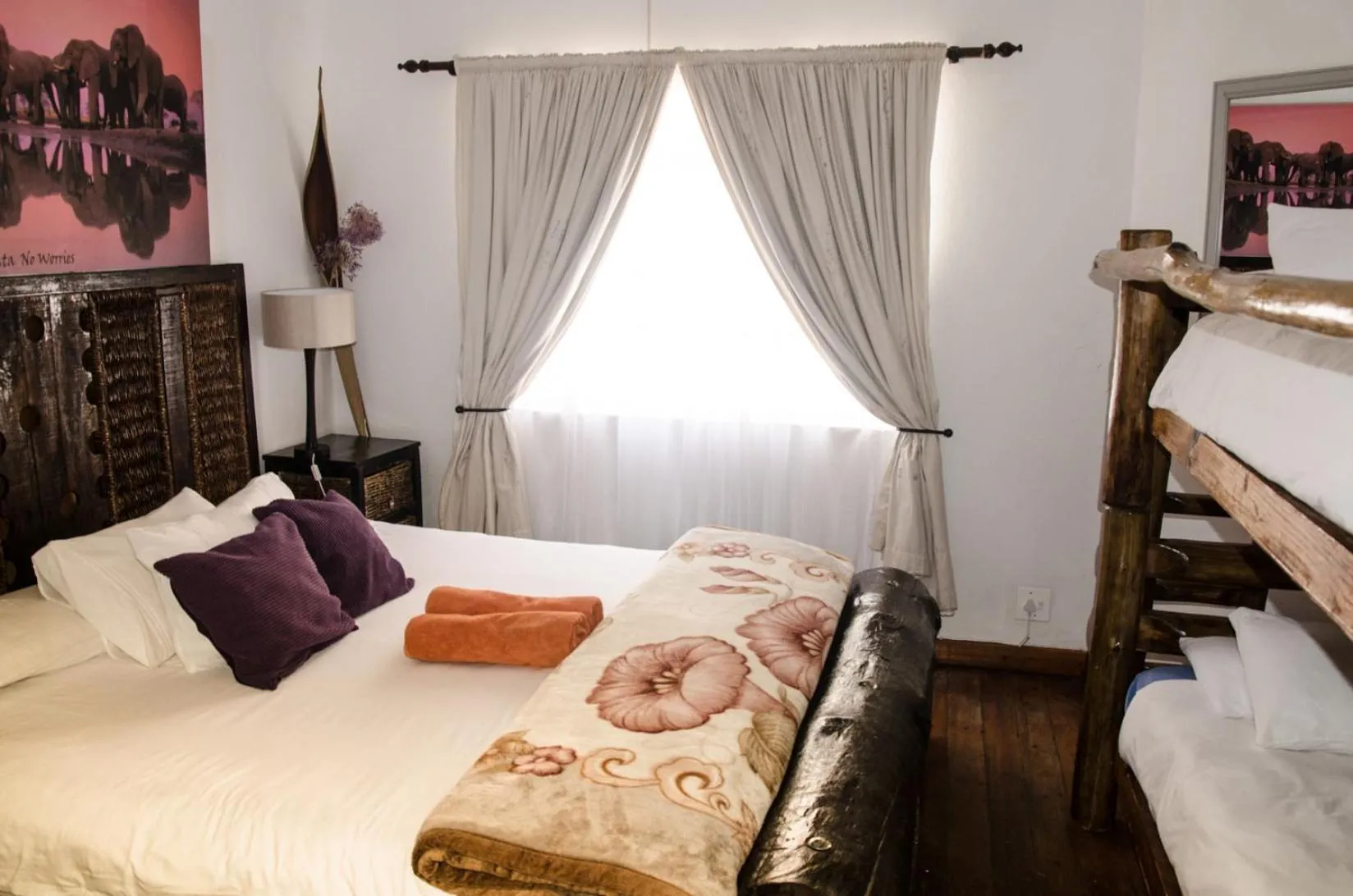 Bed in 1322 Backpackers International