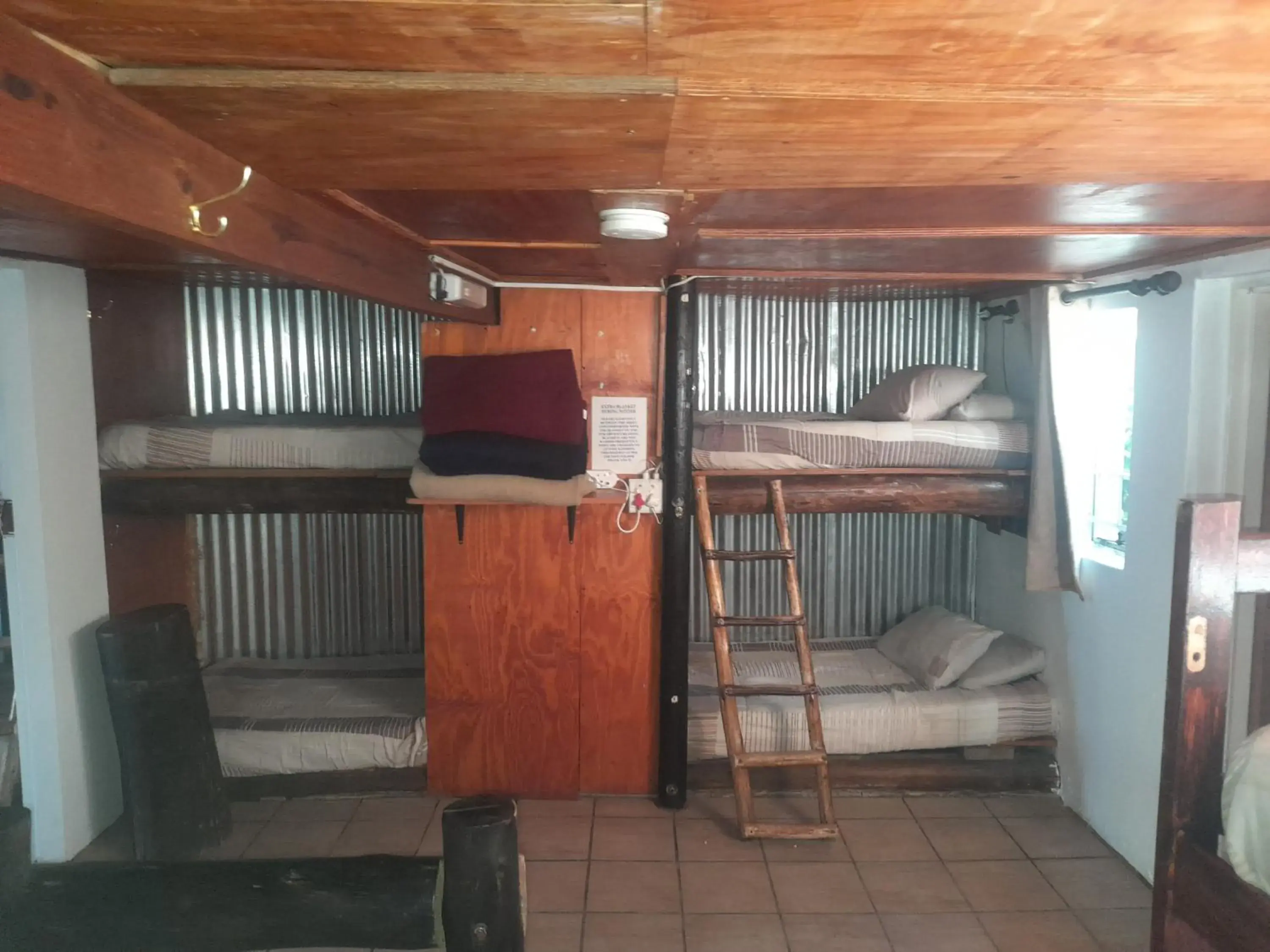 4-Bed Female Dormitory Room in 1322 Backpackers International 4-Bed Female Dormitory Room in 1322 Backpackers International