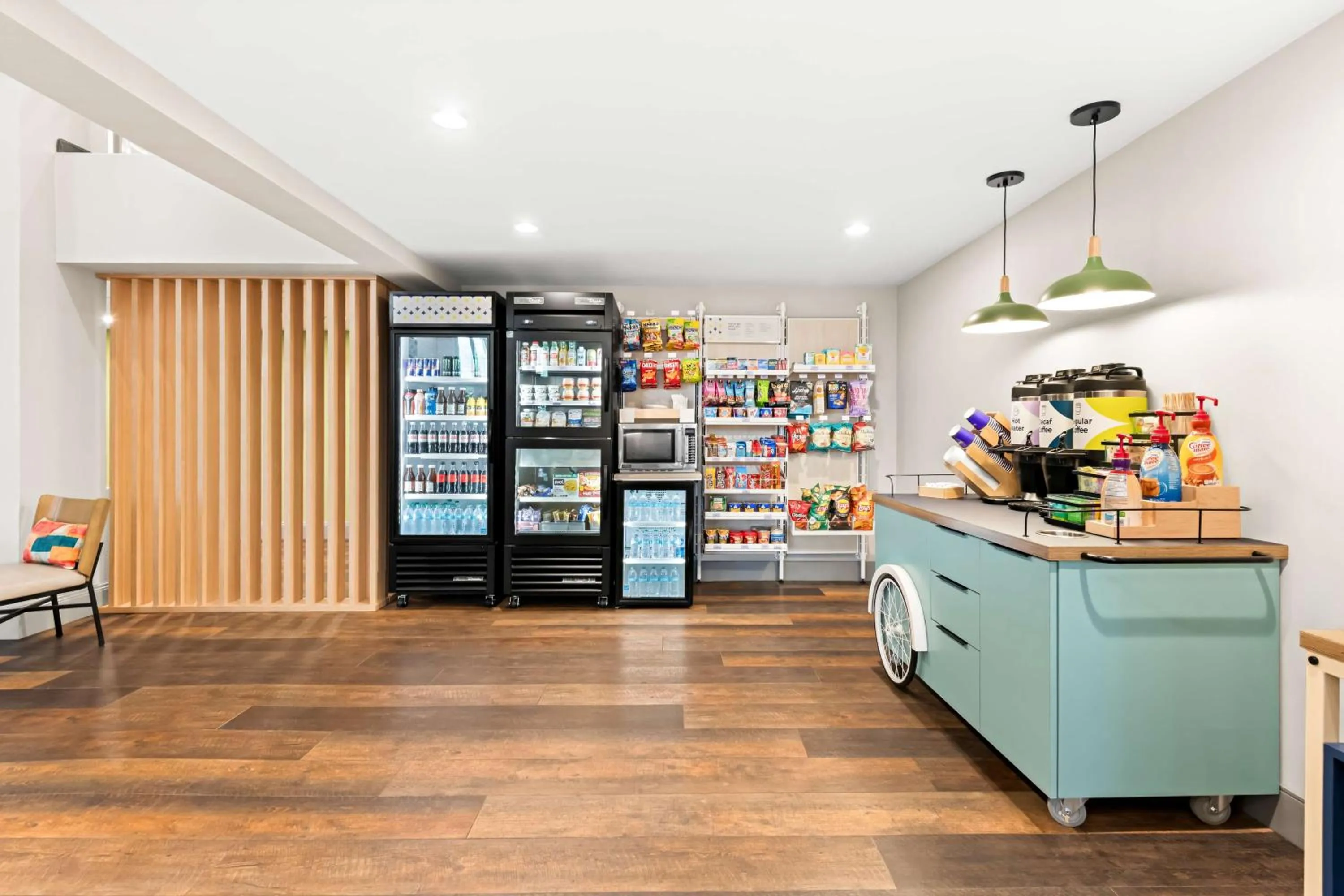 Restaurant/places to eat in Barrington Hotel & Suites