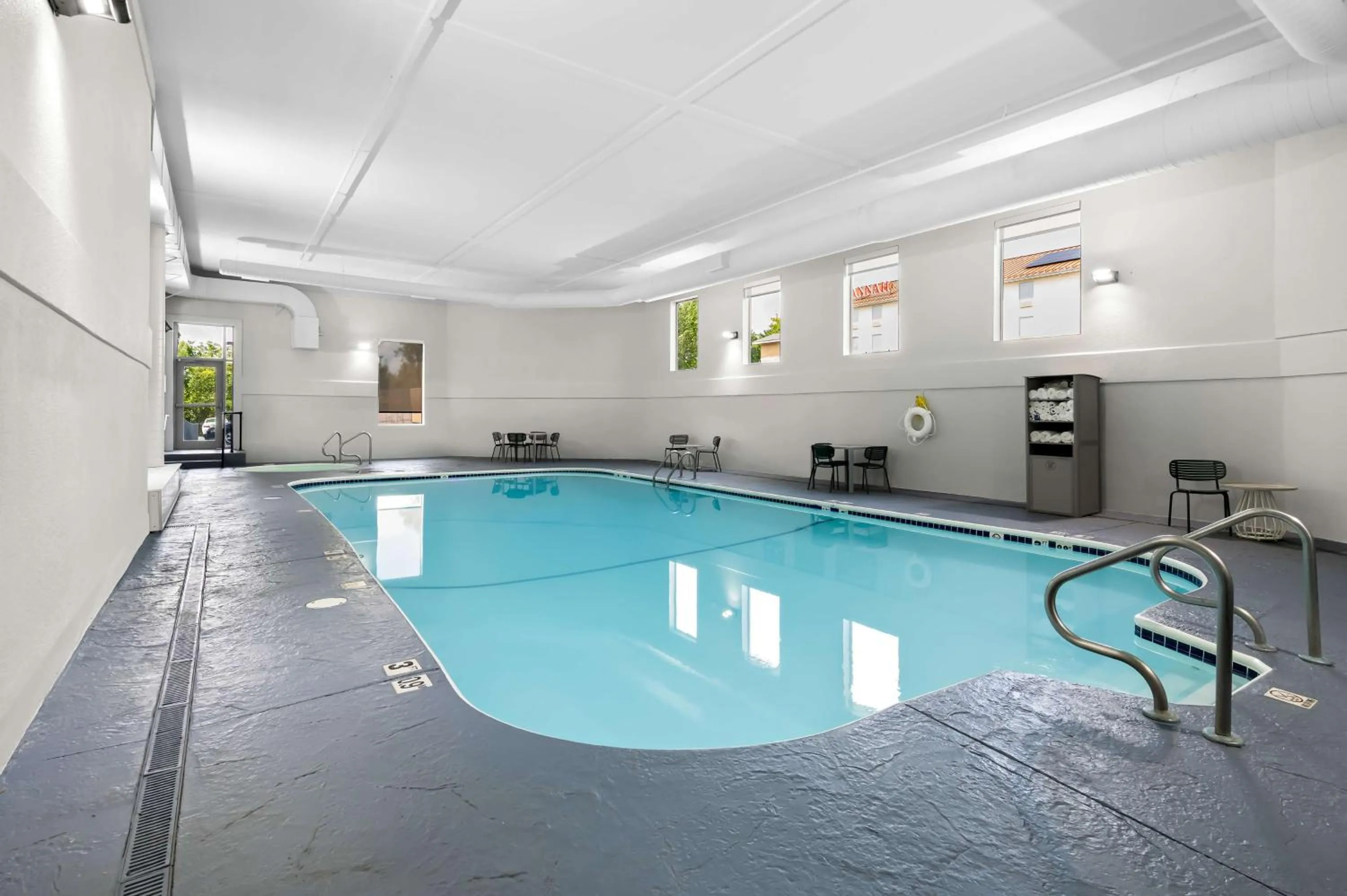 Pool view in Spark By Hilton Branson Meadows