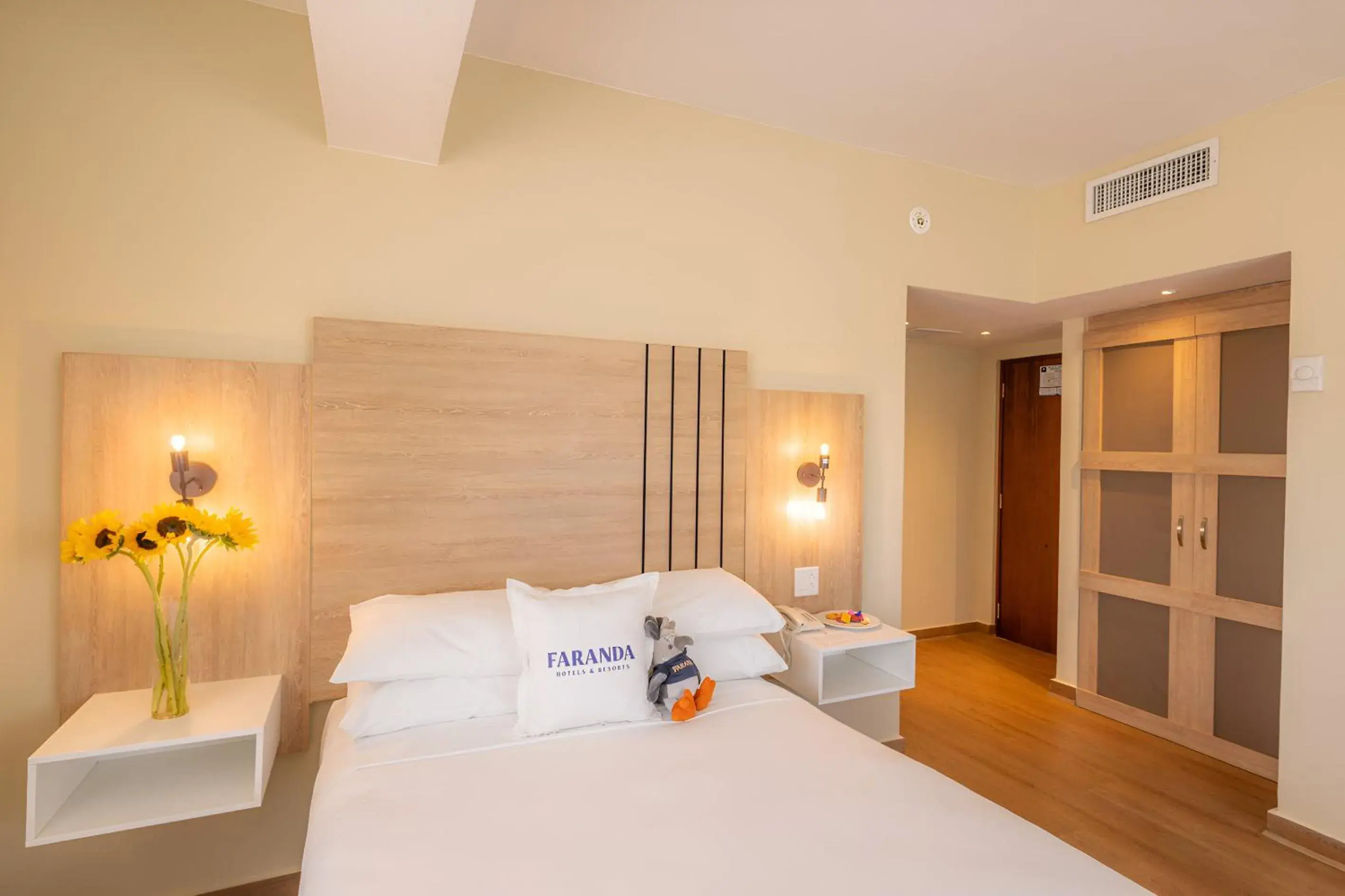 Standard Queen Bed in Hotel Faranda Express Soloy and Casino, a member of Radisson Individuals Standard Queen Bed in Hotel Faranda Express Soloy and Casino, a member of Radisson Individuals