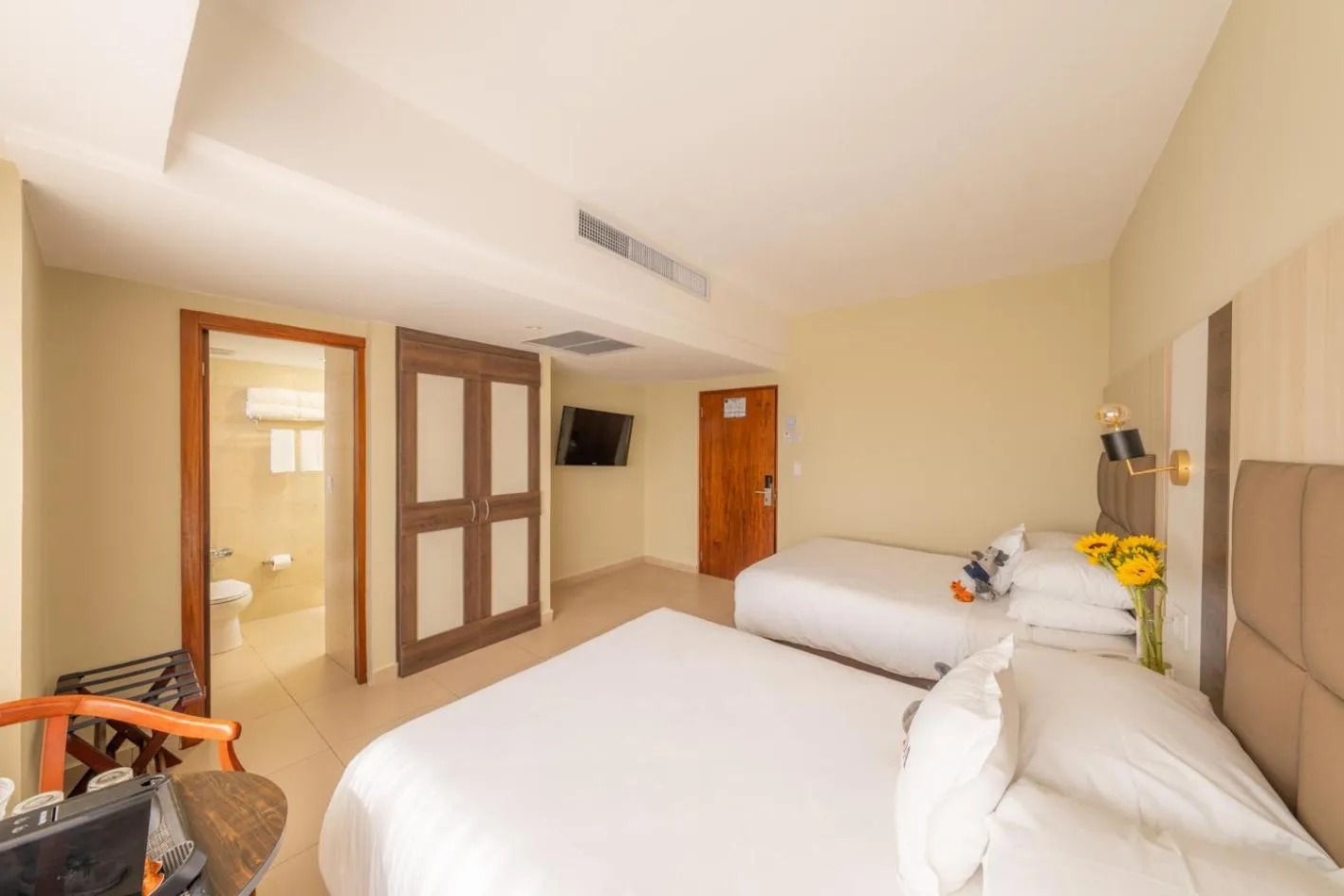 Photo of the whole room, Bed in Hotel Faranda Express Soloy and Casino, a member of Radisson Individuals