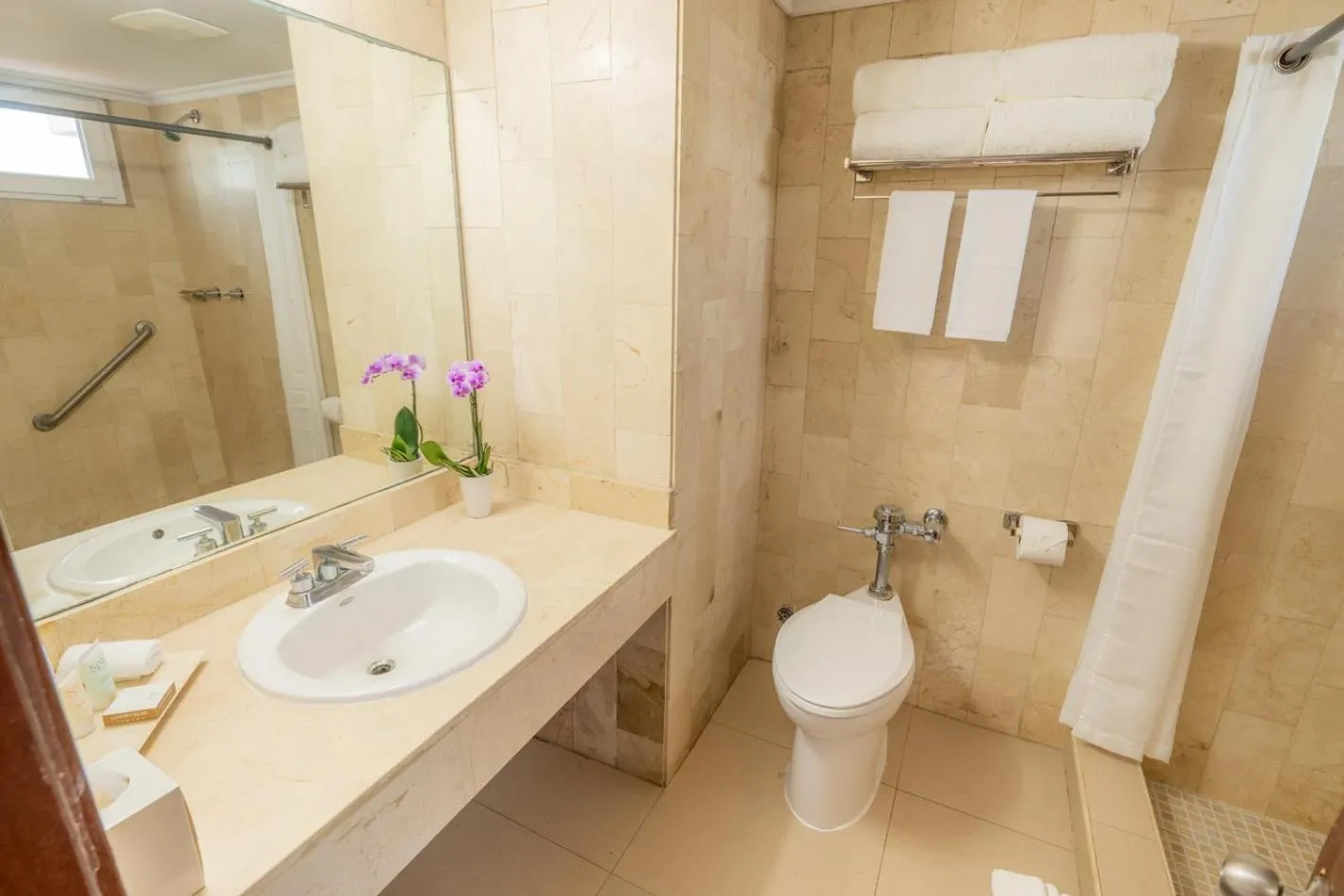 Bathroom in Hotel Faranda Express Soloy and Casino, a member of Radisson Individuals